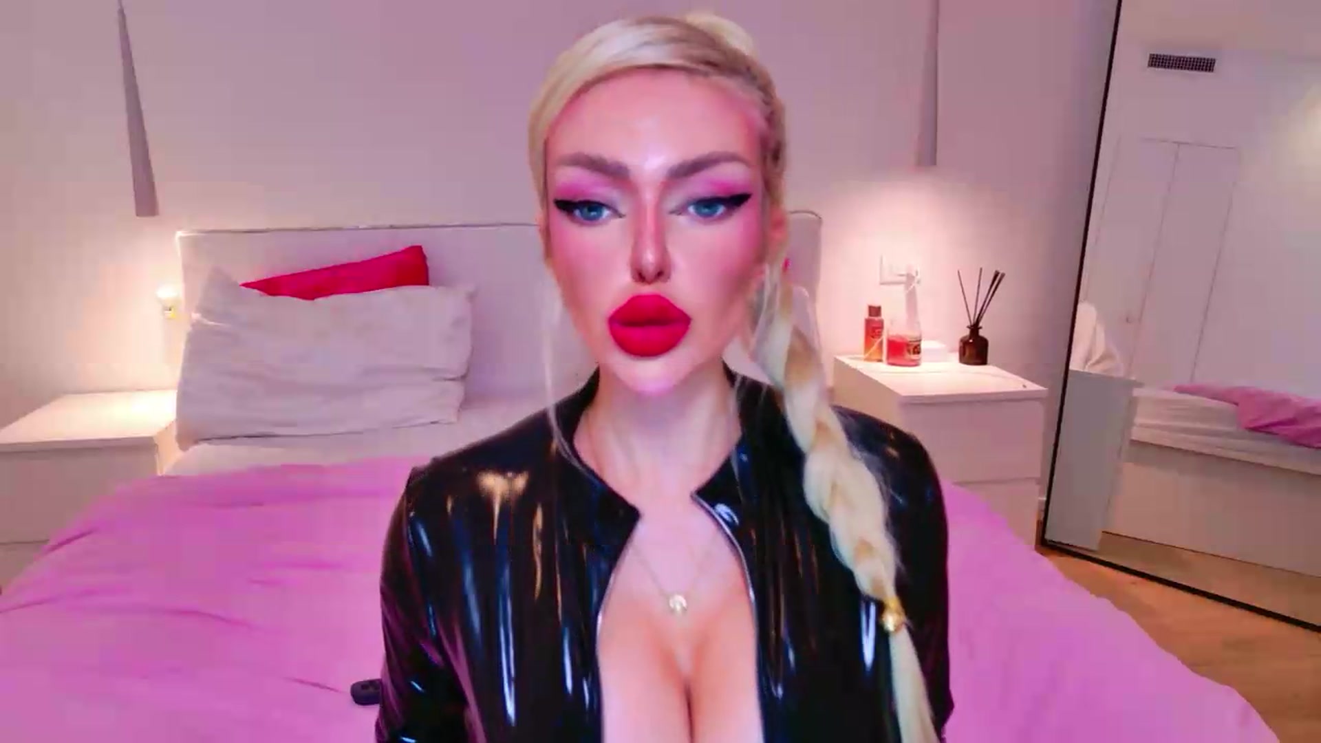Gallery image thumbnail from Squirtly_Alex's myfreecams stream on, 06/07/2026, 17:28 image 4 of 20