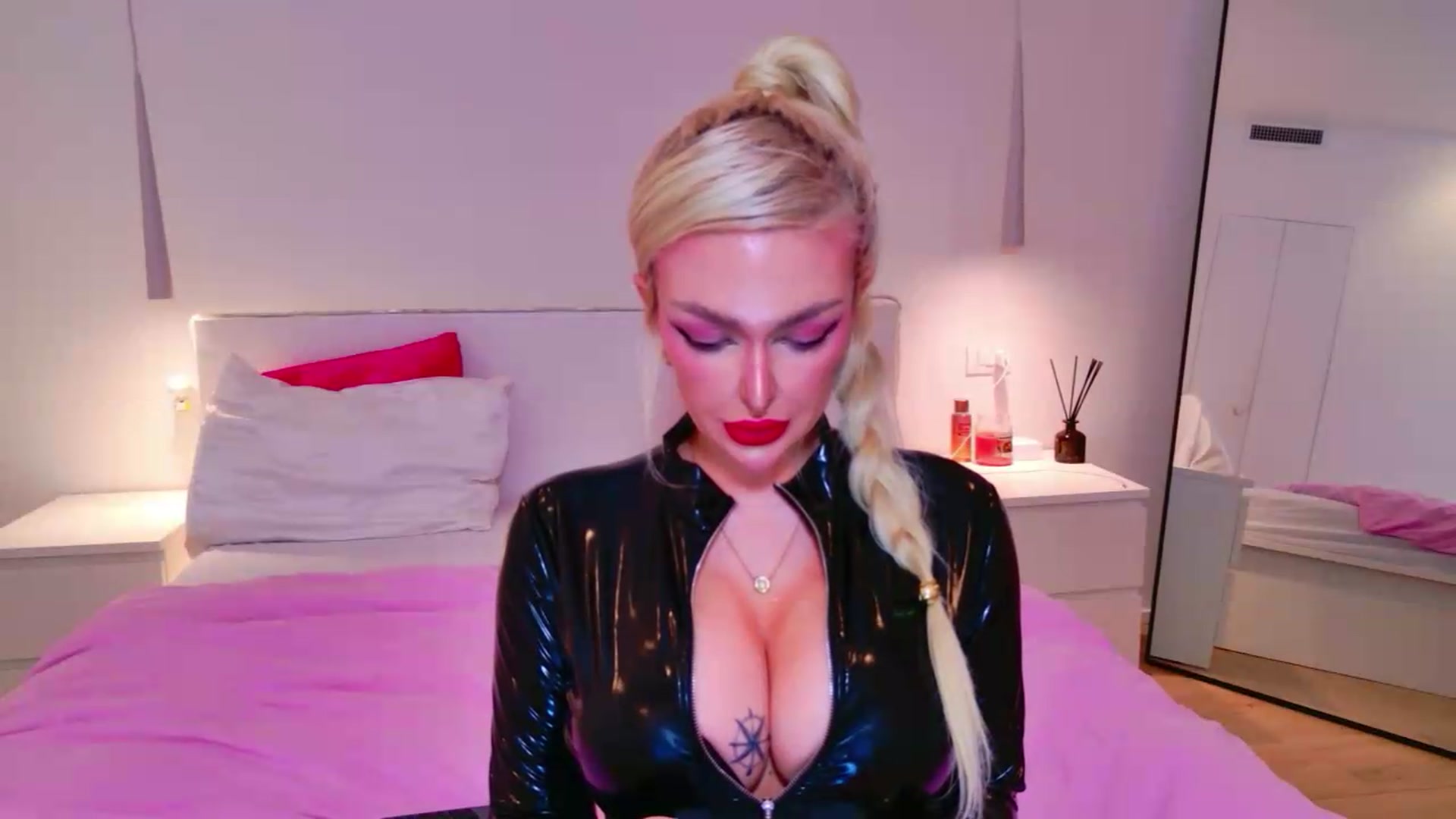 Gallery image thumbnail from Squirtly_Alex's myfreecams stream on, 06/07/2026, 17:28 image 5 of 20