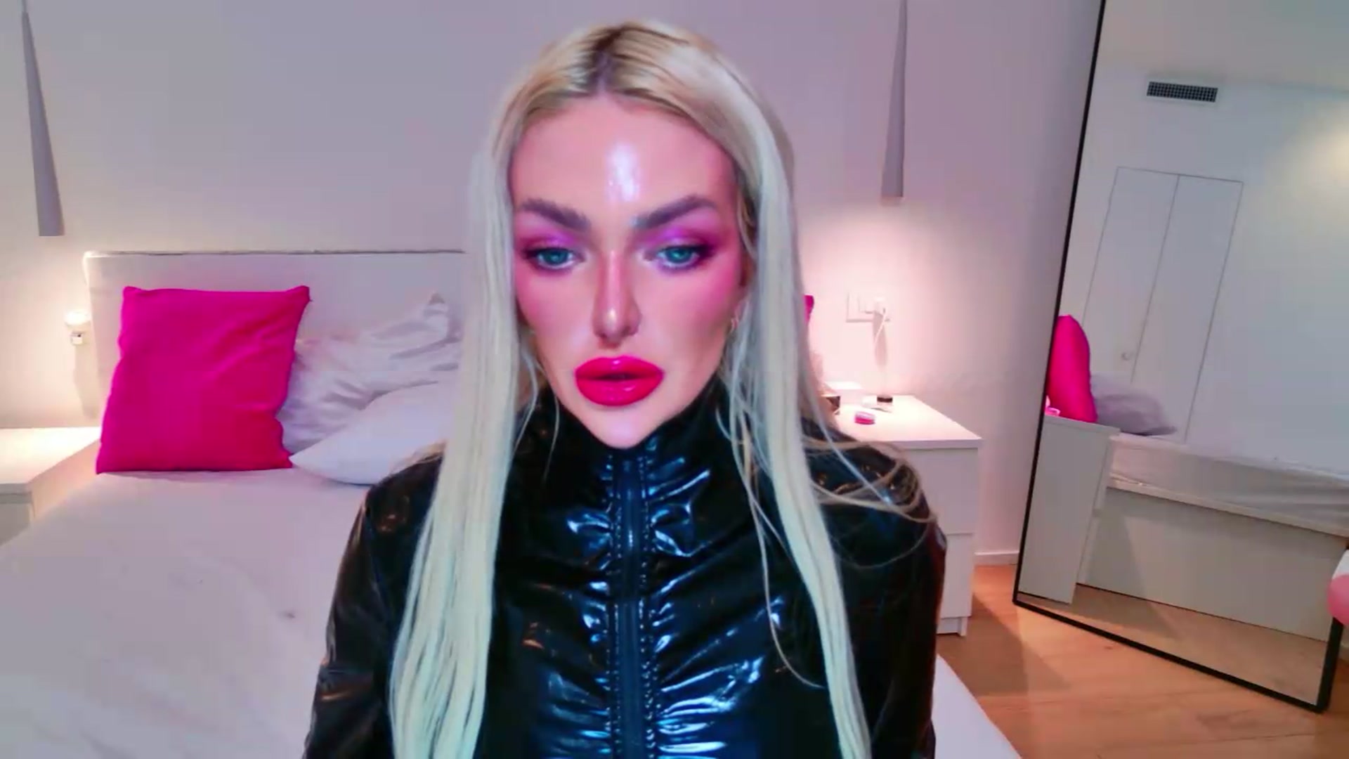 Gallery image thumbnail from Squirtly_Alex's myfreecams stream on, 07/26/2026, 18:35 image 15 of 20