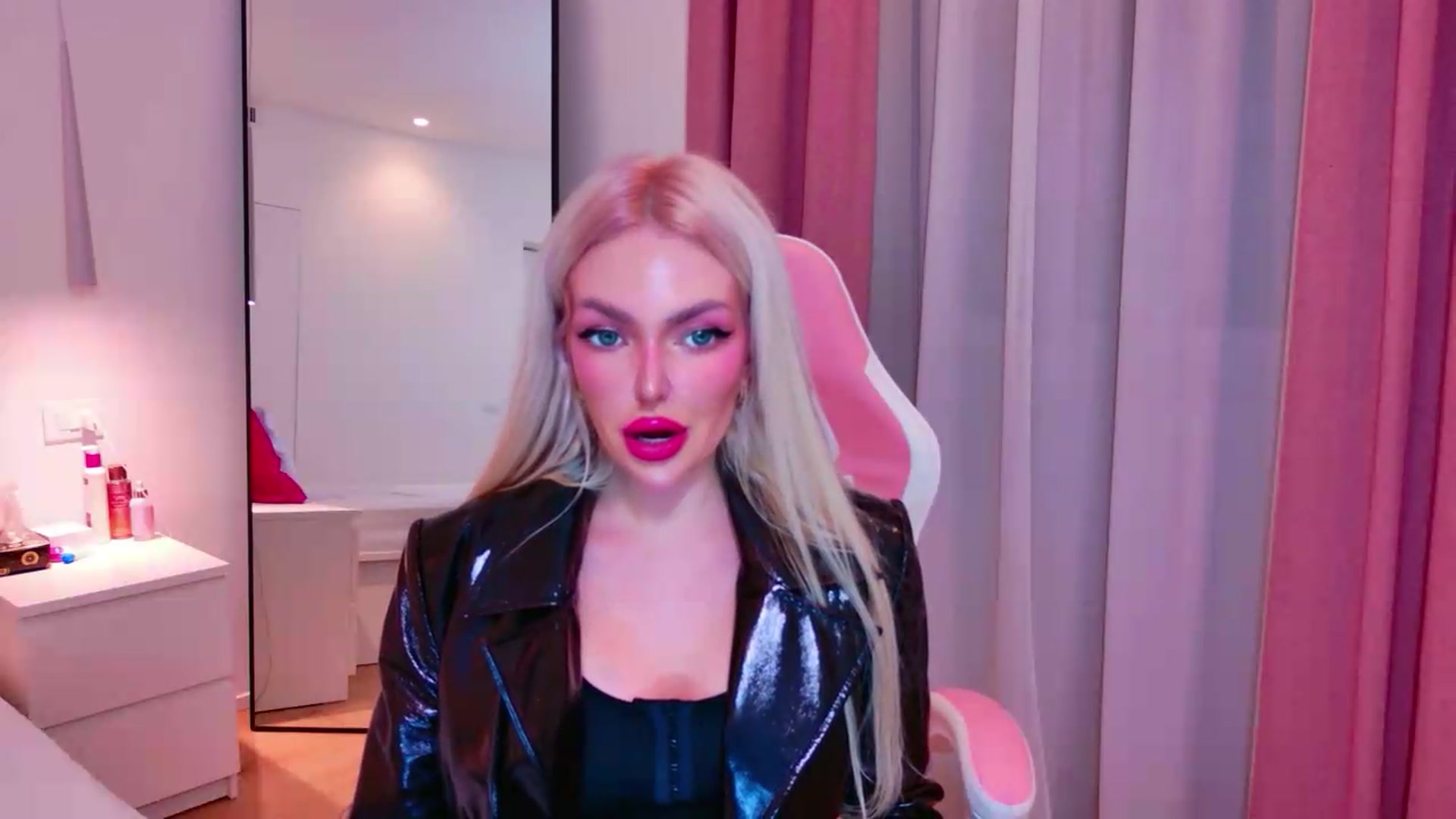 Gallery image thumbnail from Squirtly_Alex's myfreecams stream on, 07/31/2026, 21:24 image 14 of 20