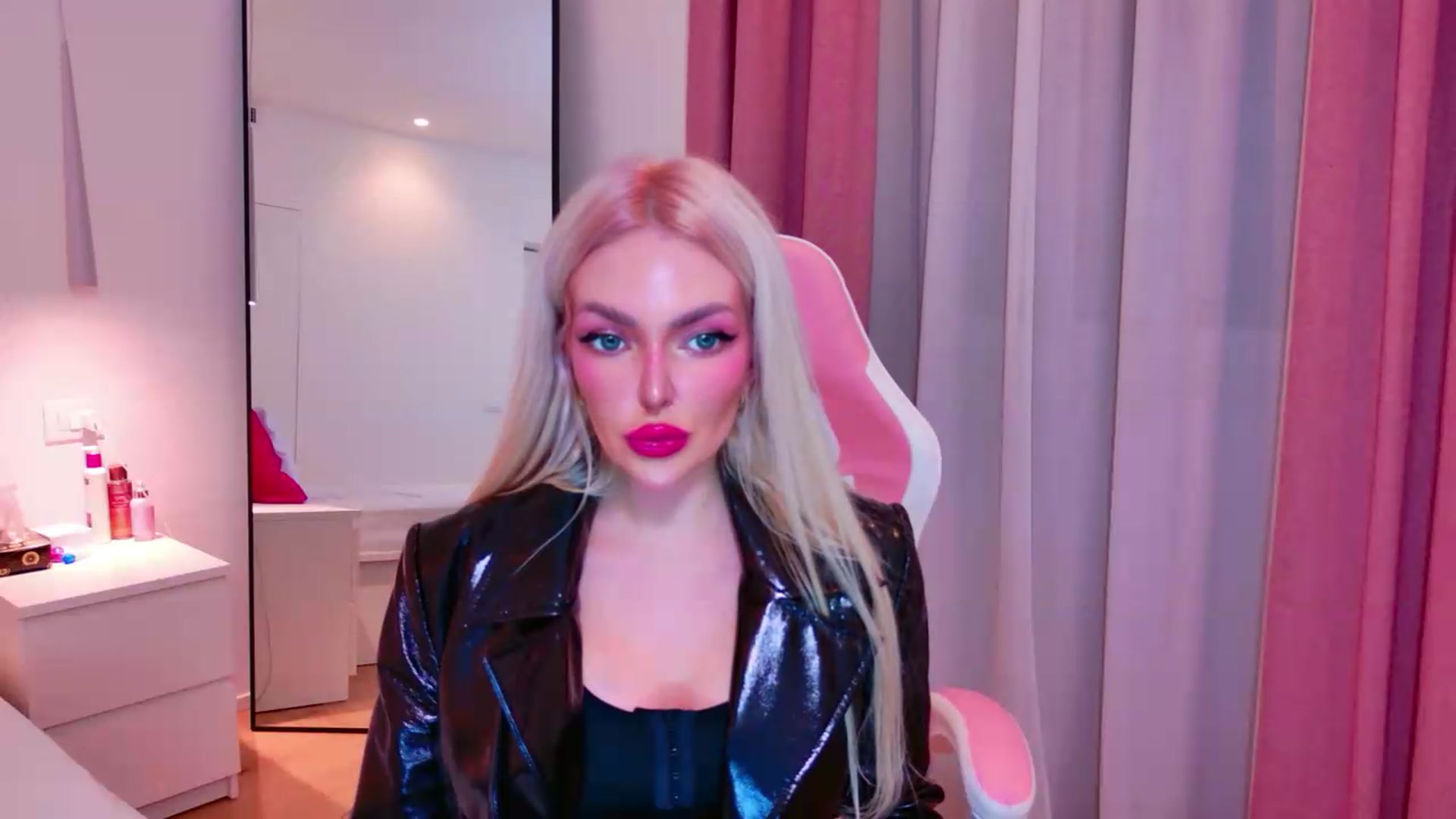 Gallery image thumbnail from Squirtly_Alex's myfreecams stream on, 07/31/2026, 21:24 image 13 of 20