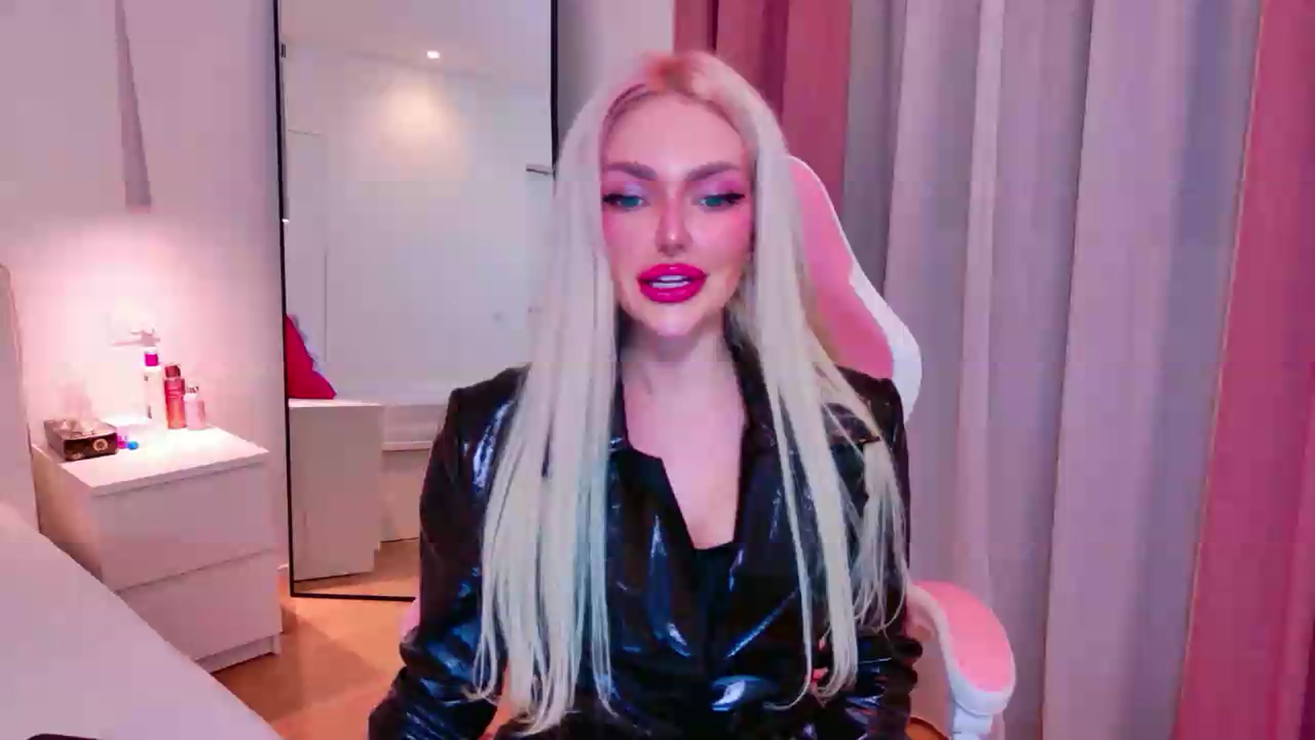 Gallery image thumbnail from Squirtly_Alex's myfreecams stream on, 07/31/2026, 21:24 image 1 of 20