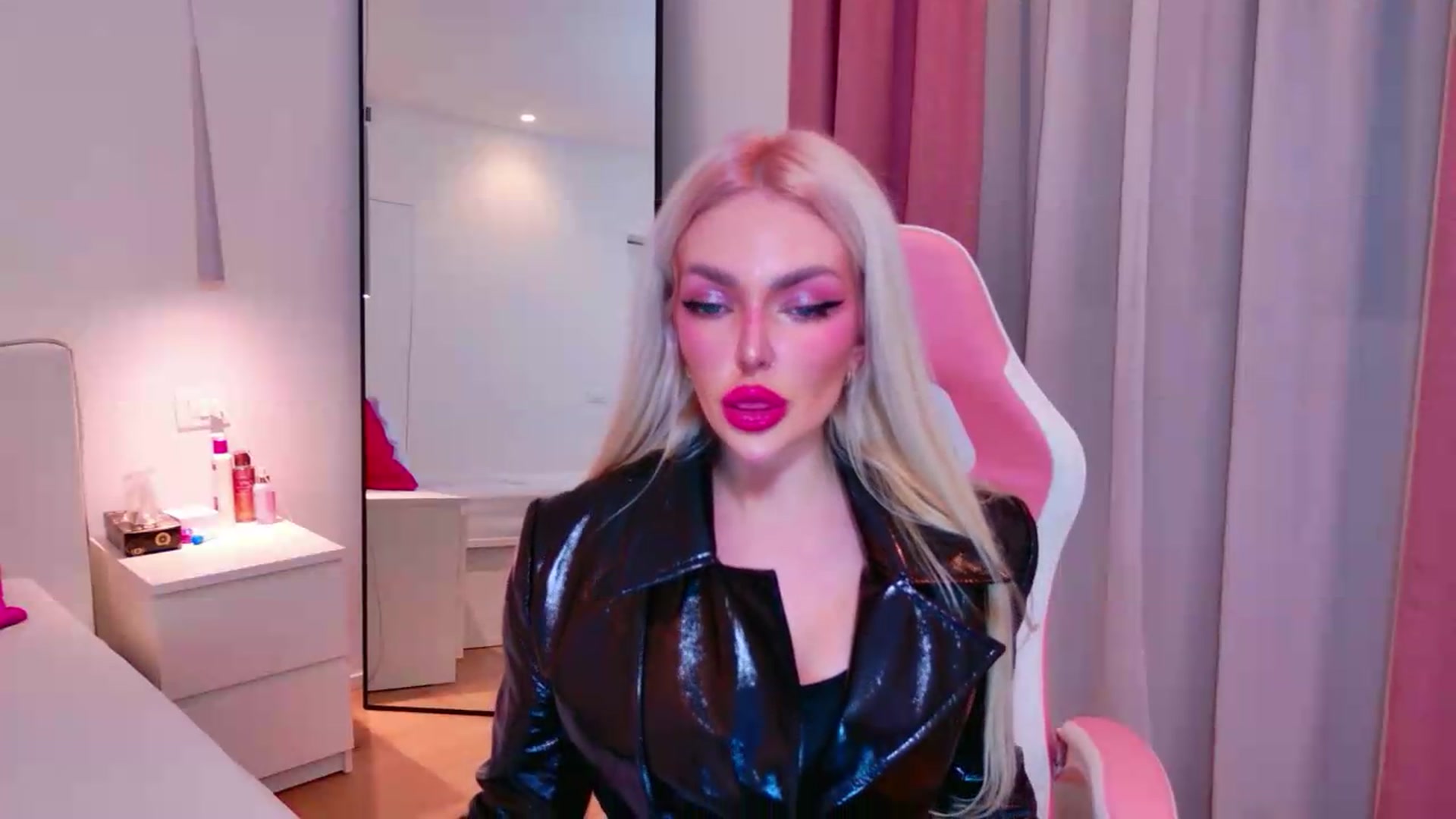 Gallery image thumbnail from Squirtly_Alex's myfreecams stream on, 07/31/2026, 21:24 image 10 of 20