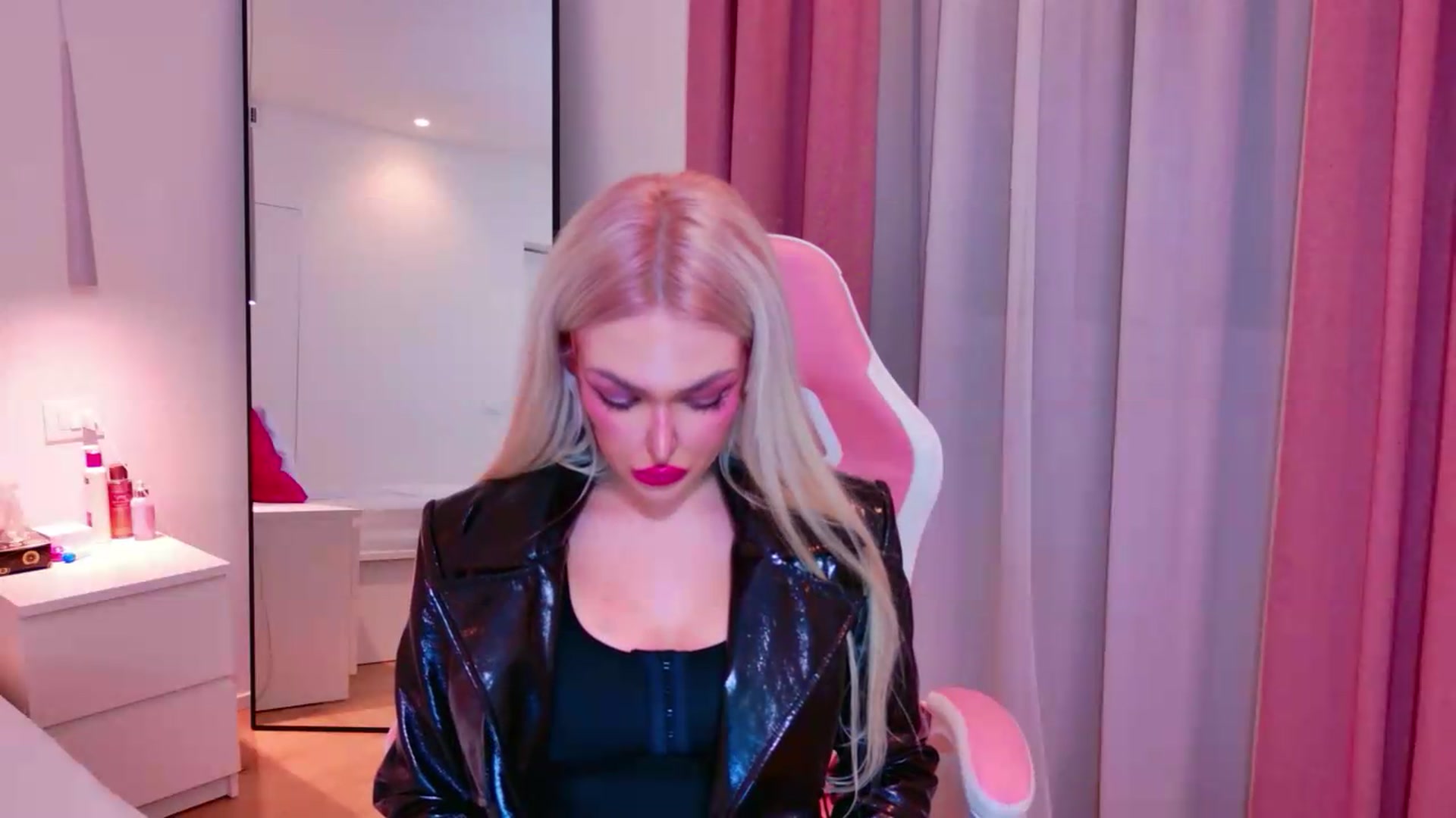Gallery image thumbnail from Squirtly_Alex's myfreecams stream on, 07/31/2026, 21:24 image 12 of 20