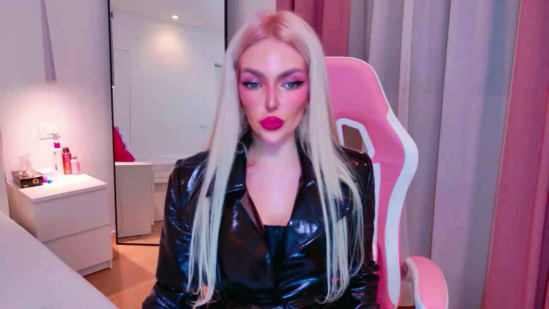 Gallery image thumbnail from Squirtly_Alex's myfreecams stream on, 07/31/2026, 21:24 image 19 of 20