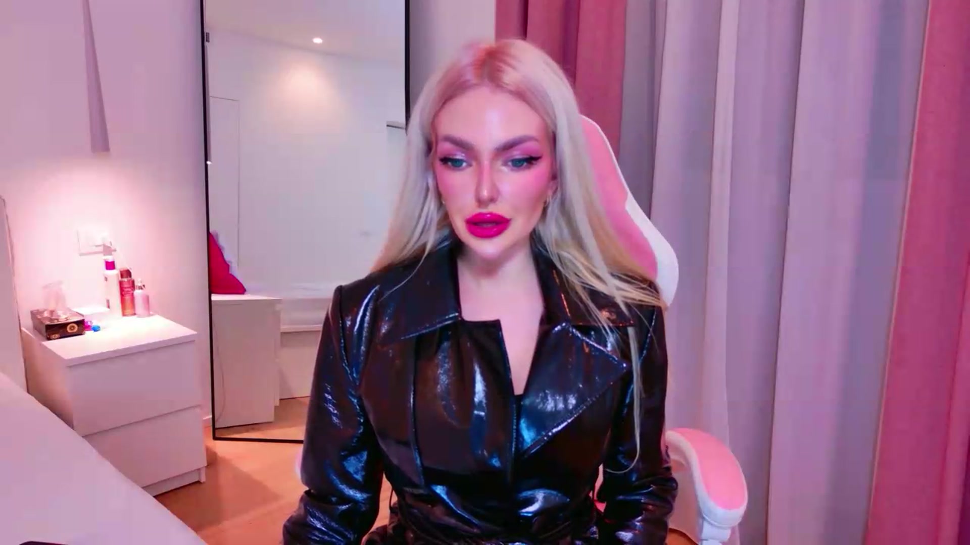 Gallery image thumbnail from Squirtly_Alex's myfreecams stream on, 07/31/2026, 21:24 image 8 of 20