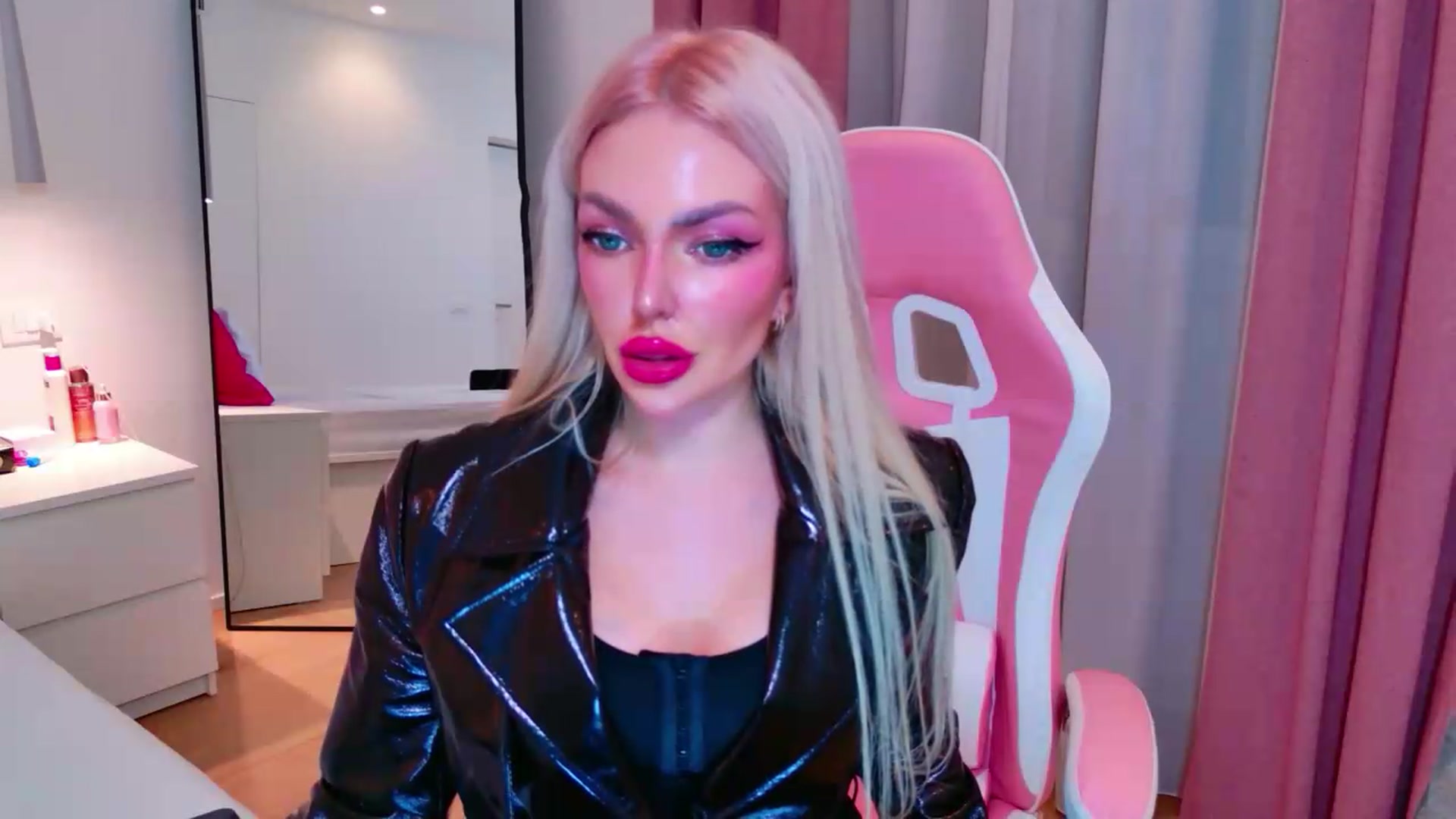 Gallery image thumbnail from Squirtly_Alex's myfreecams stream on, 07/31/2026, 21:24 image 17 of 20