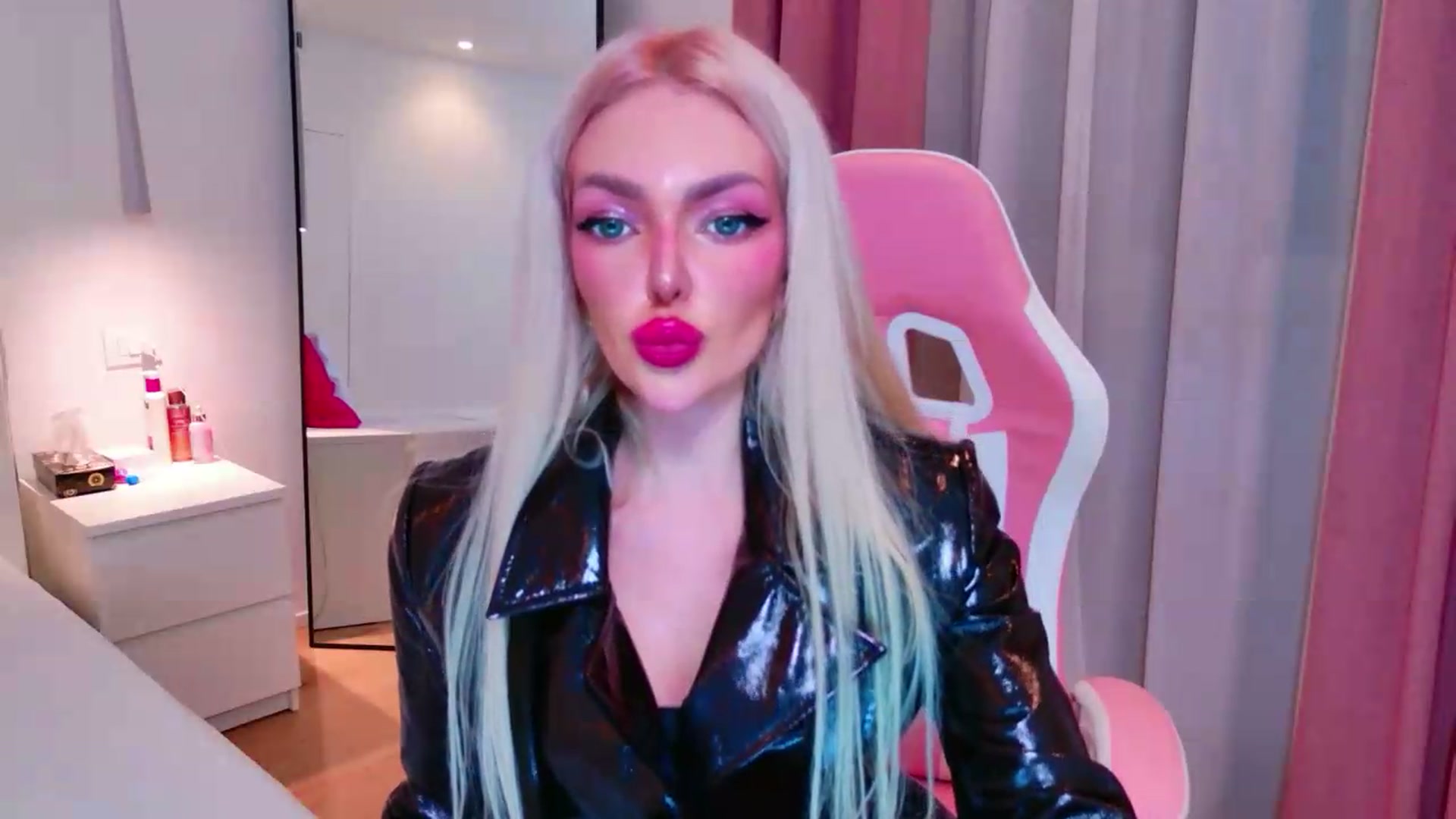 Gallery image thumbnail from Squirtly_Alex's myfreecams stream on, 07/31/2026, 21:24 image 18 of 20