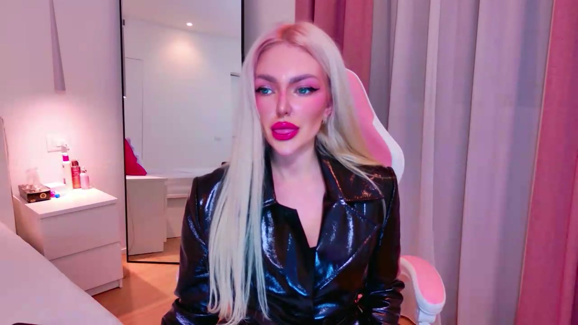 Gallery image thumbnail from Squirtly_Alex's myfreecams stream on, 07/31/2026, 21:24 image 4 of 20