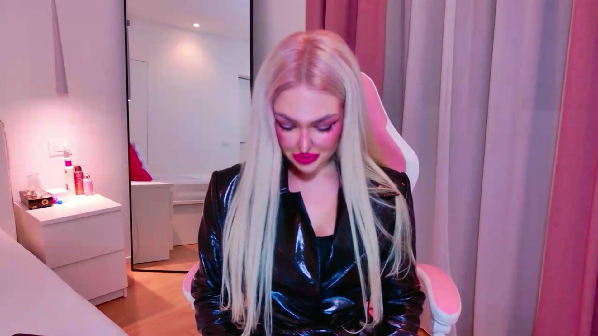 Gallery image thumbnail from Squirtly_Alex's myfreecams stream on, 07/31/2026, 21:24 image 2 of 20