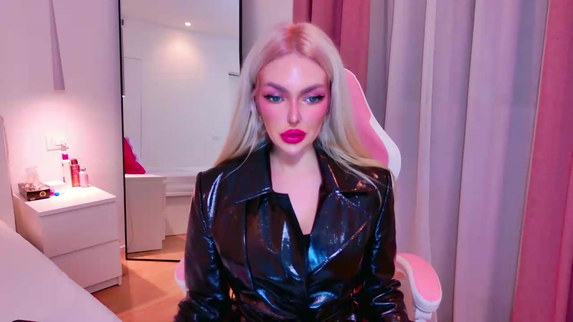 Gallery image thumbnail from Squirtly_Alex's myfreecams stream on, 07/31/2026, 21:24 image 6 of 20