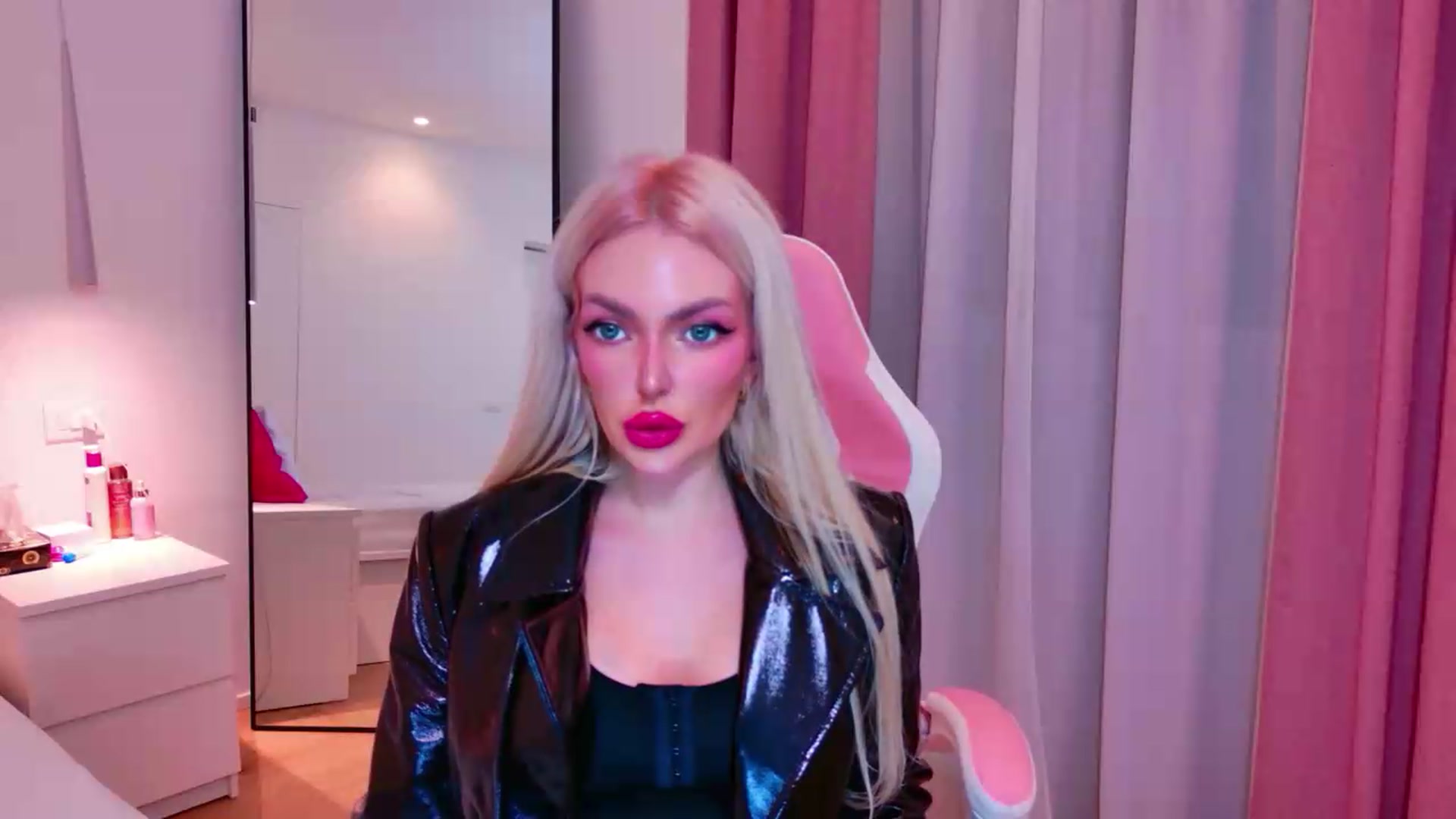 Gallery image thumbnail from Squirtly_Alex's myfreecams stream on, 07/31/2026, 21:24 image 15 of 20