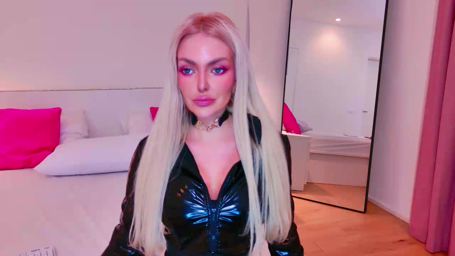 Gallery image thumbnail from Squirtly_Alex's myfreecams stream on, 08/01/2026, 20:35 image 12 of 20