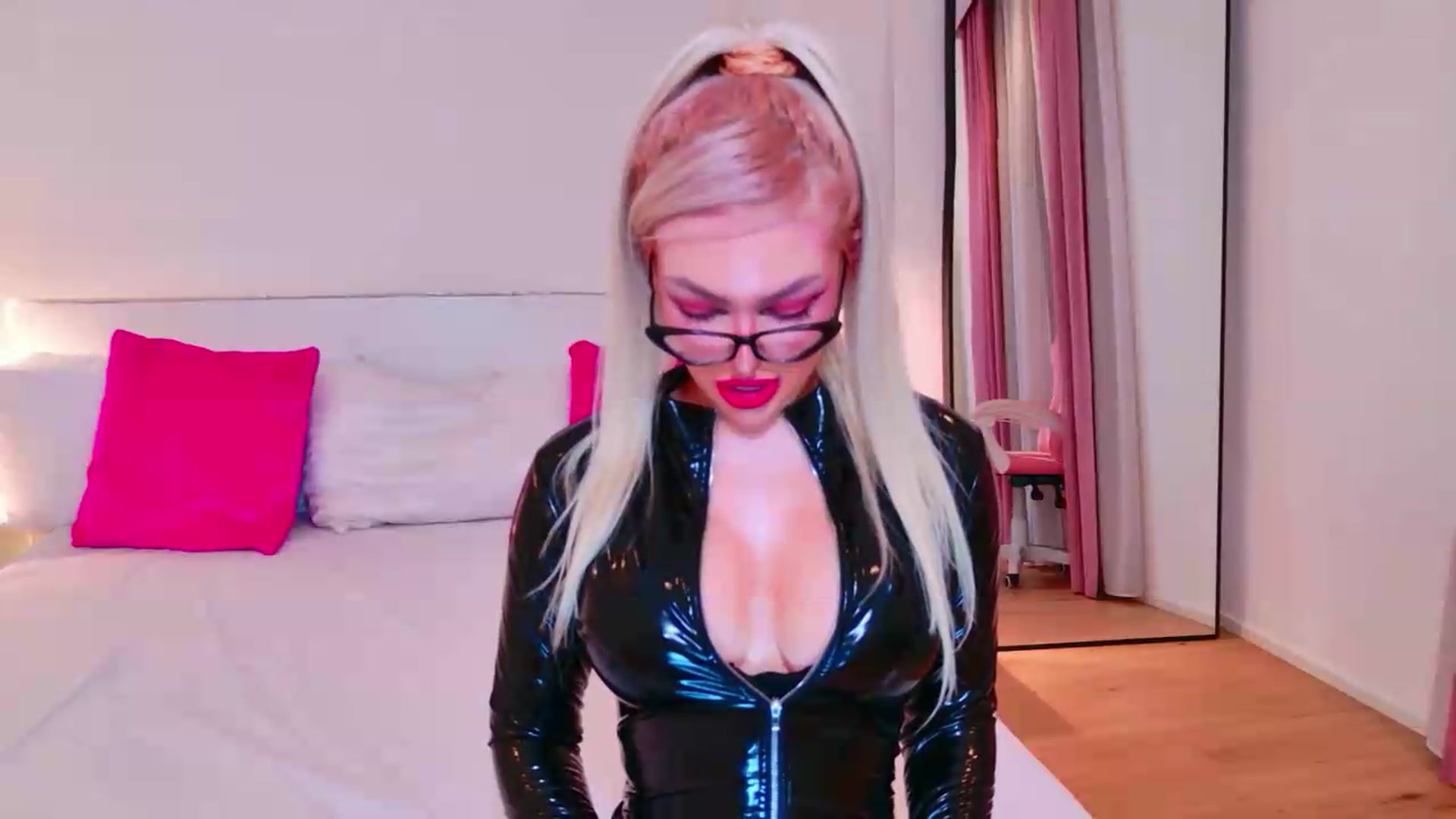 Gallery image thumbnail from Squirtly_Alex's myfreecams stream on, 08/03/2026, 18:08 image 10 of 20