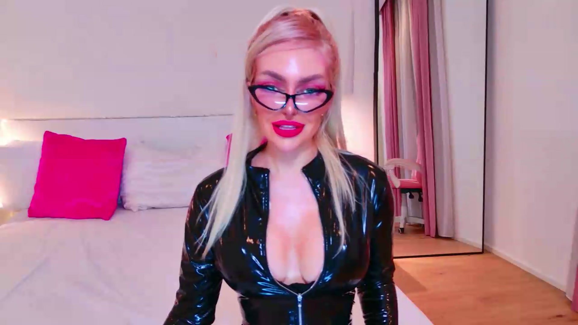 Gallery image thumbnail from Squirtly_Alex's myfreecams stream on, 08/03/2026, 18:08 image 9 of 20