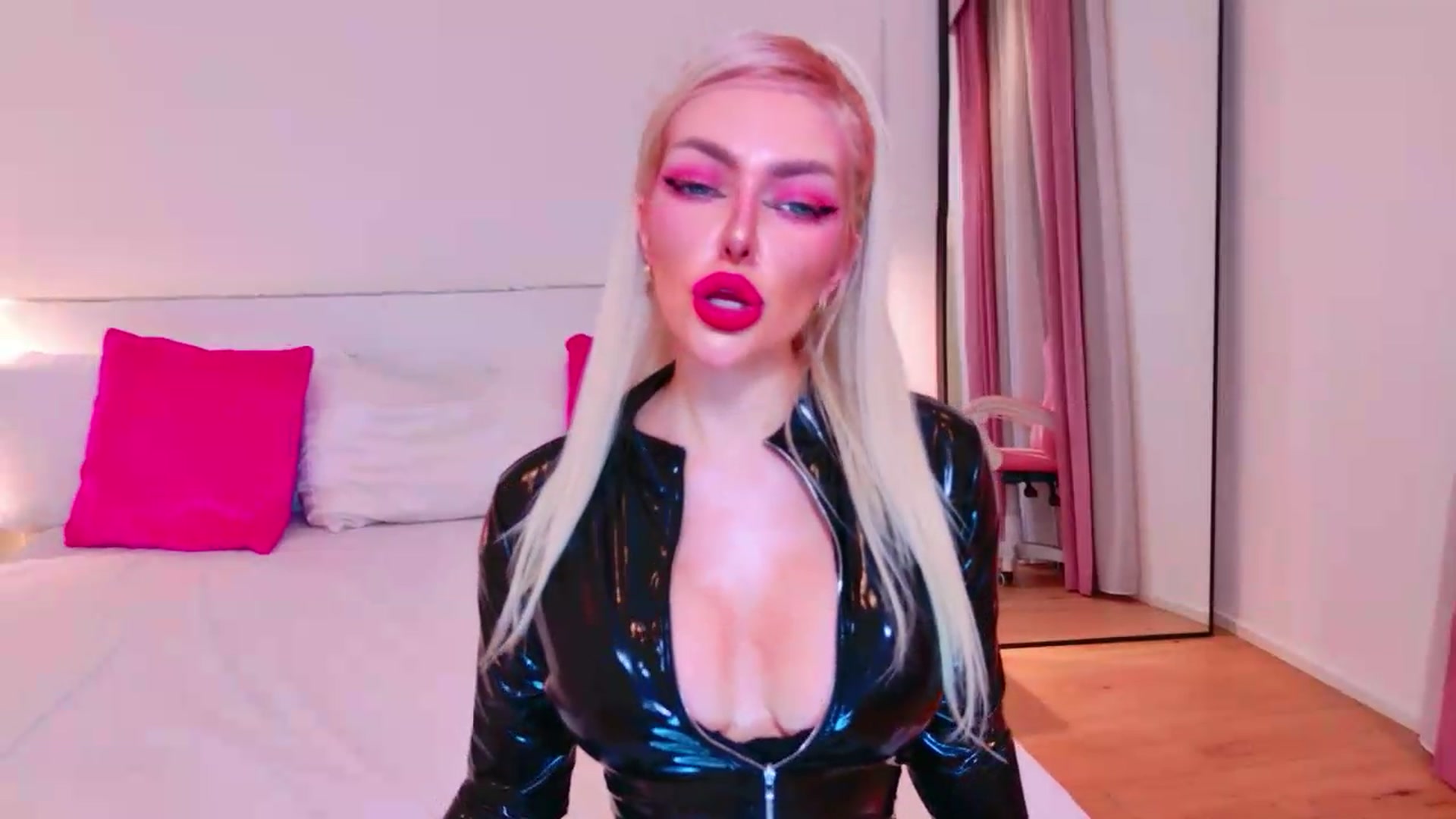 Gallery image thumbnail from Squirtly_Alex's myfreecams stream on, 08/03/2026, 18:08 image 18 of 20