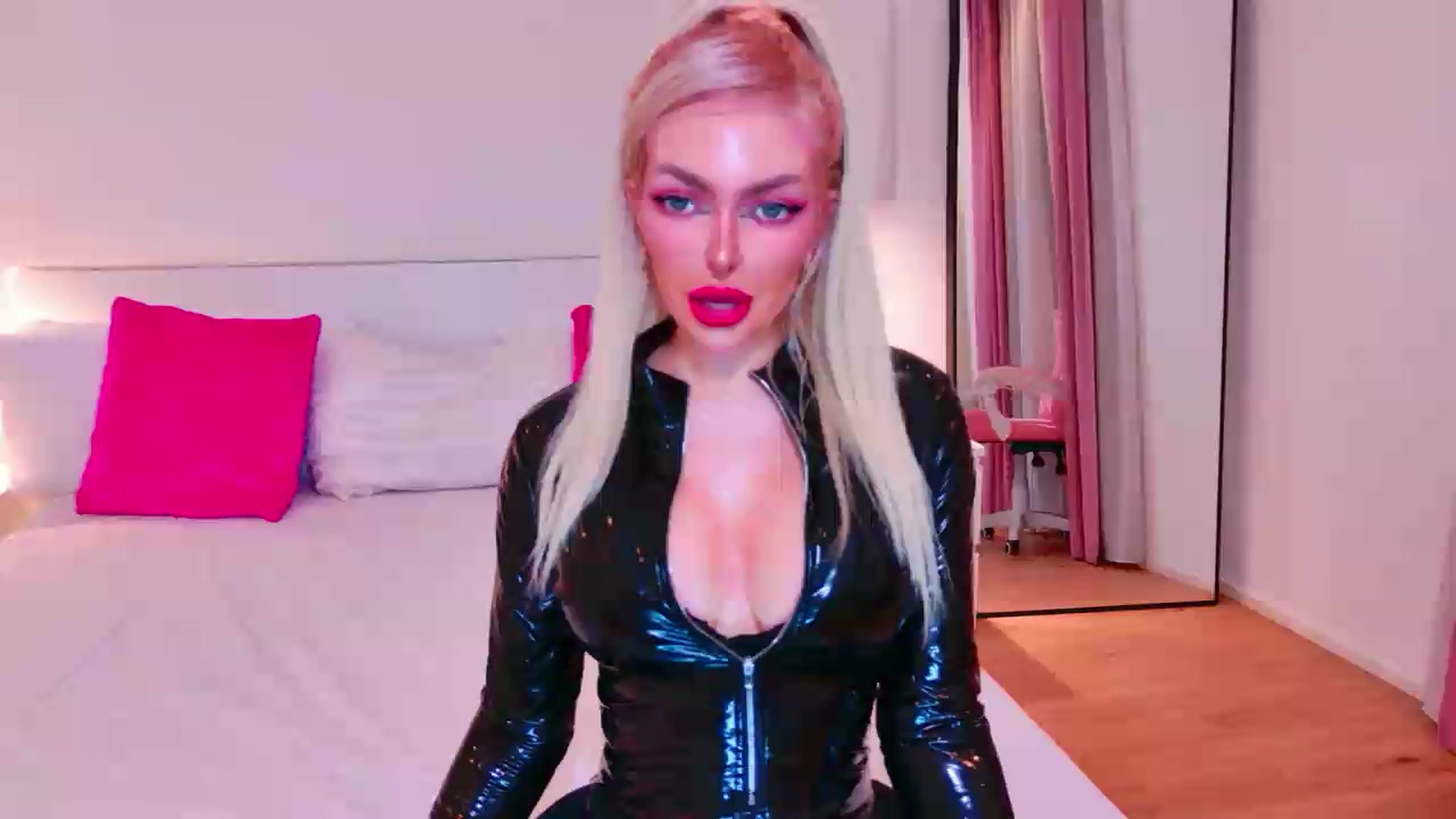 Gallery image thumbnail from Squirtly_Alex's myfreecams stream on, 08/03/2026, 19:22 image 1 of 20