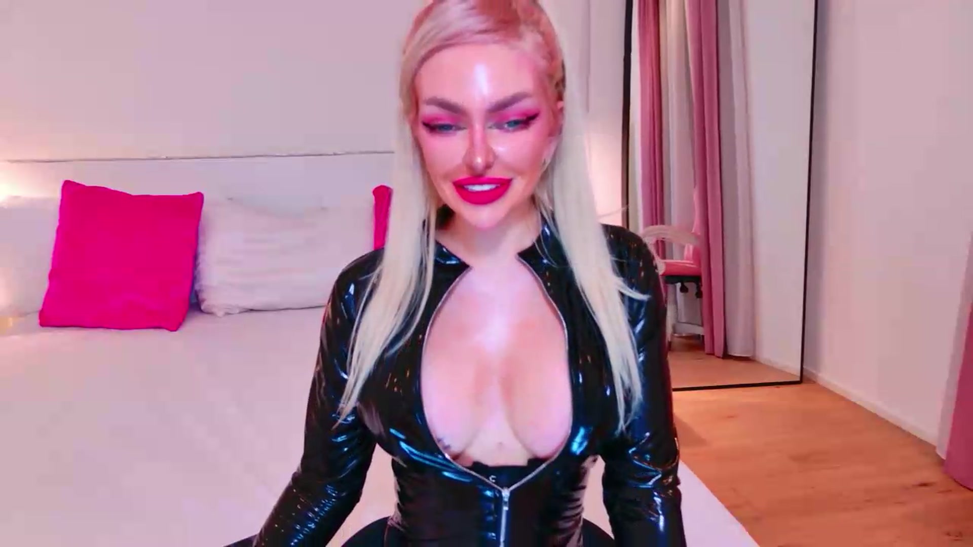 Gallery image thumbnail from Squirtly_Alex's myfreecams stream on, 08/03/2026, 19:22 image 13 of 20