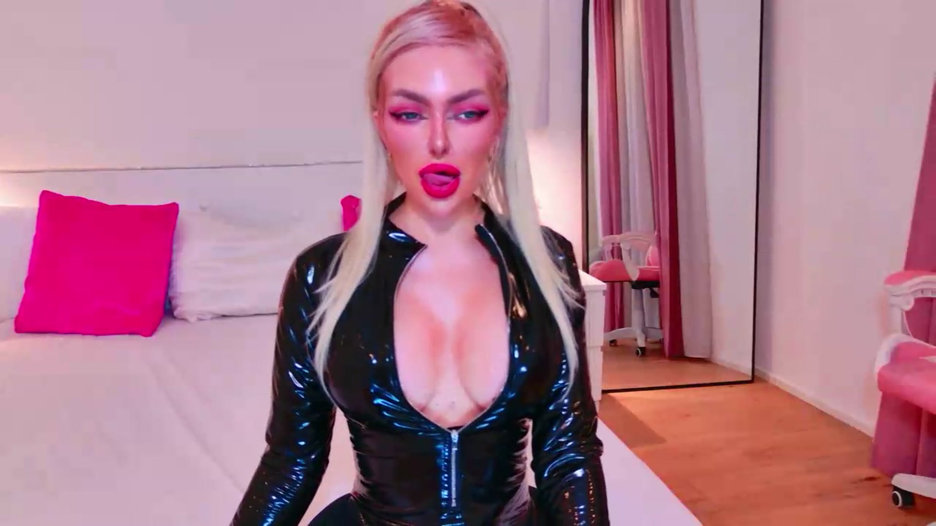 Gallery image thumbnail from Squirtly_Alex's myfreecams stream on, 08/03/2026, 21:27 image 12 of 20
