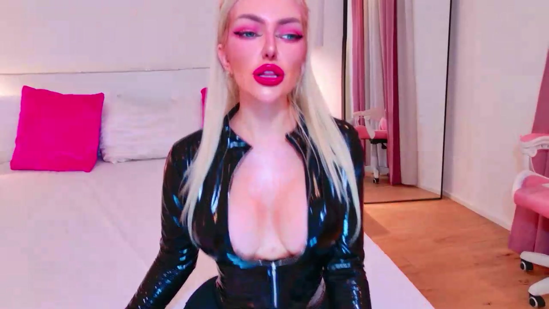 Gallery image thumbnail from Squirtly_Alex's myfreecams stream on, 08/03/2026, 21:27 image 8 of 20