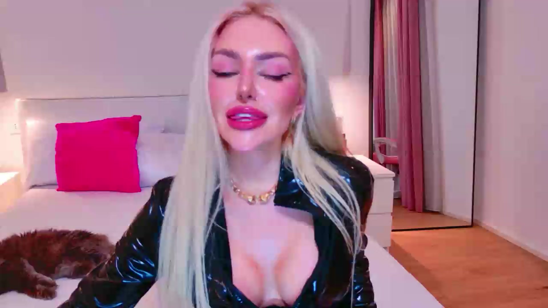 Gallery image thumbnail from Squirtly_Alex's myfreecams stream on, 08/05/2026, 22:19 image 1 of 20