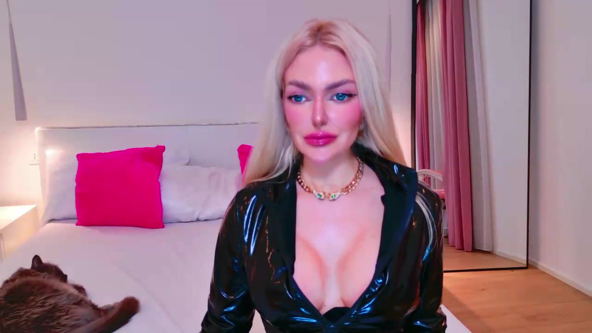 Gallery image thumbnail from Squirtly_Alex's myfreecams stream on, 08/05/2026, 22:19 image 17 of 20