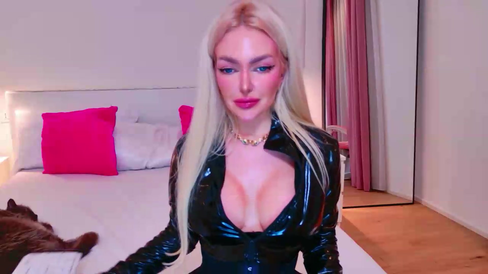 Gallery image thumbnail from Squirtly_Alex's myfreecams stream on, 08/05/2026, 22:19 image 14 of 20