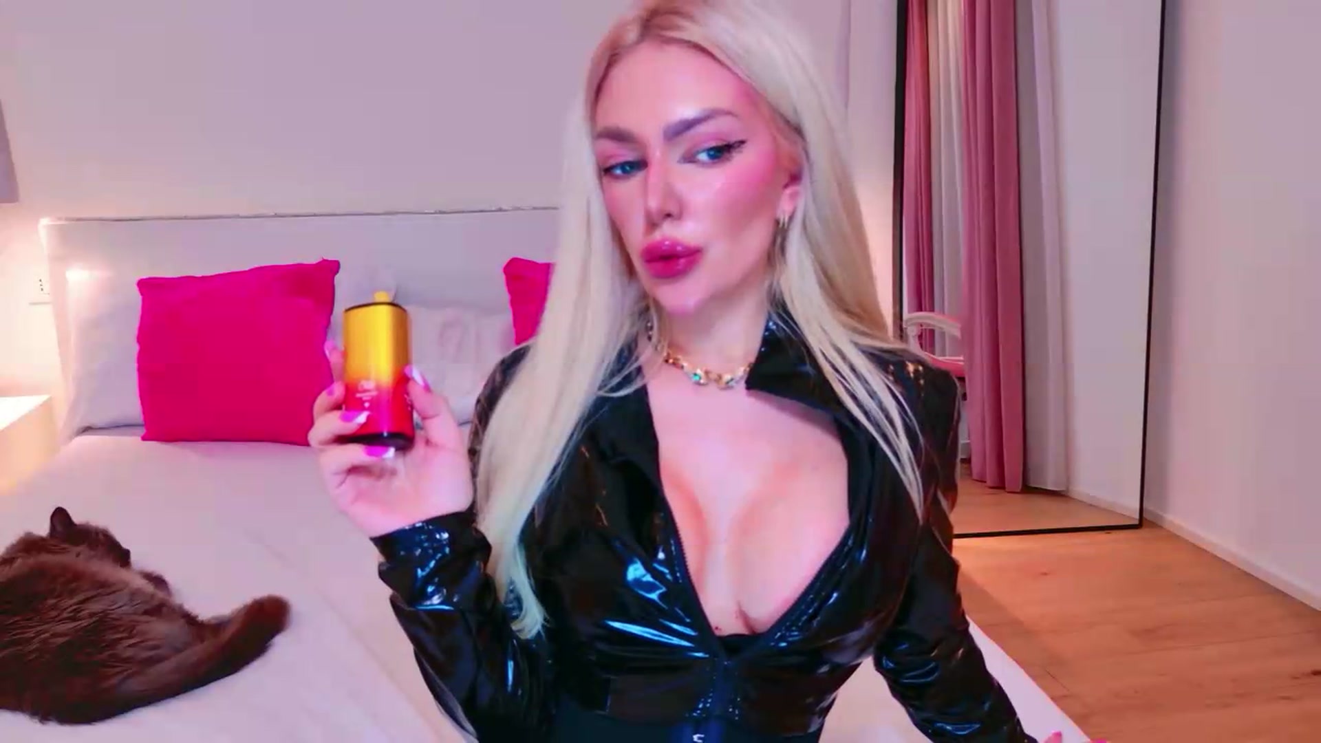 Gallery image thumbnail from Squirtly_Alex's myfreecams stream on, 08/05/2026, 22:19 image 13 of 20