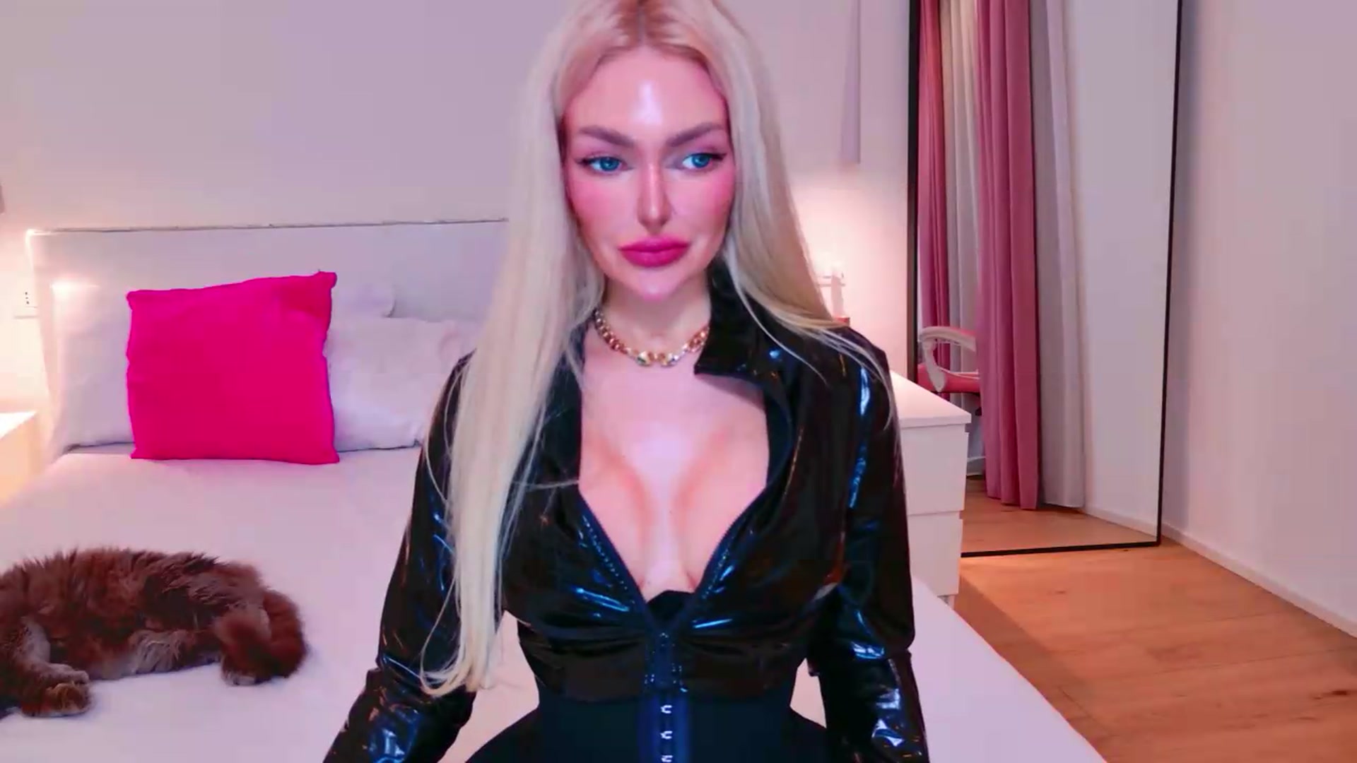 Gallery image thumbnail from Squirtly_Alex's myfreecams stream on, 08/05/2026, 22:19 image 3 of 20