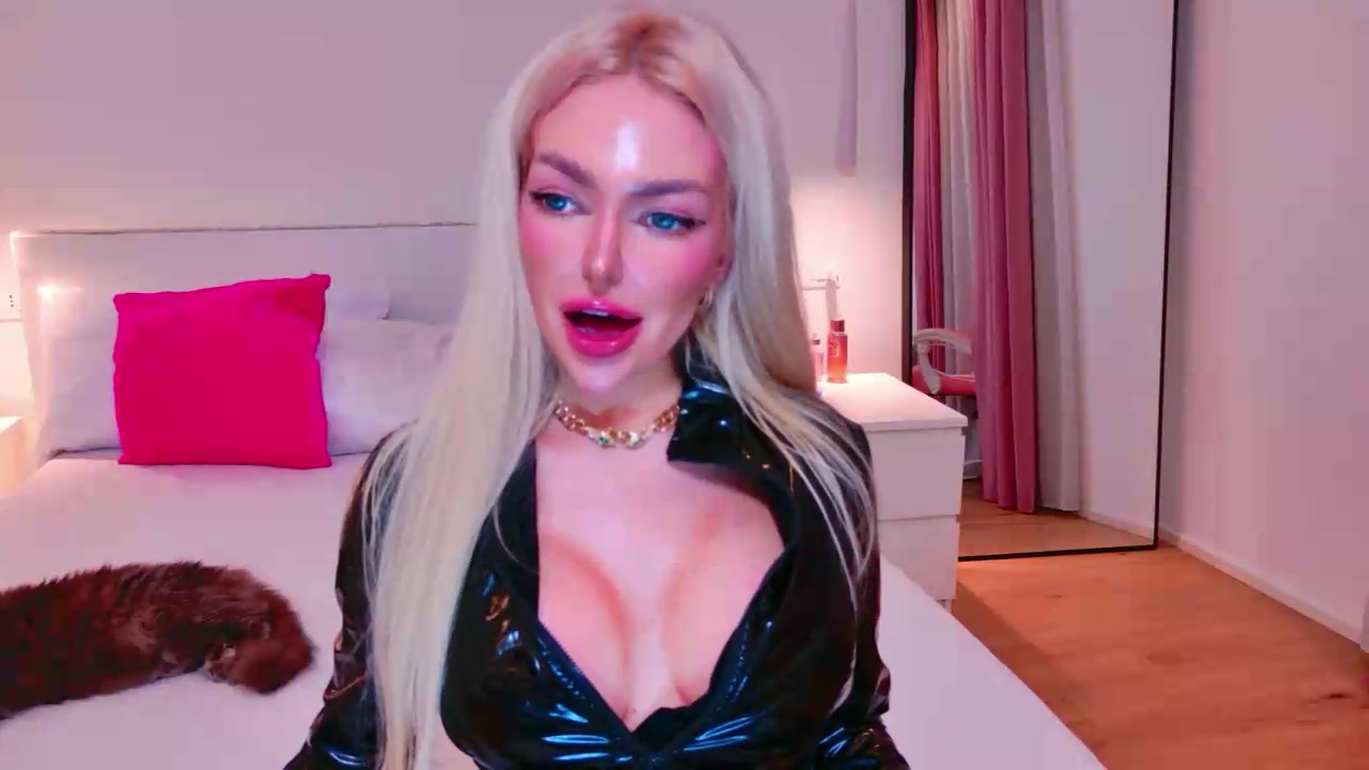 Gallery image thumbnail from Squirtly_Alex's myfreecams stream on, 08/05/2026, 22:19 image 8 of 20