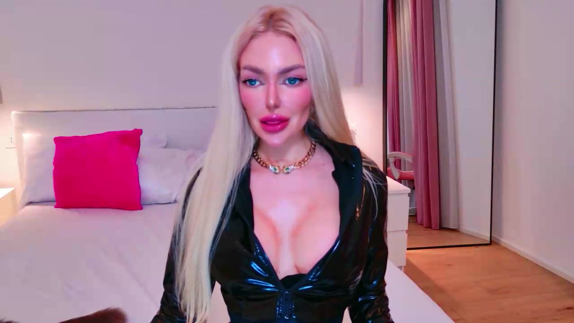 Gallery image thumbnail from Squirtly_Alex's myfreecams stream on, 08/05/2026, 22:19 image 20 of 20