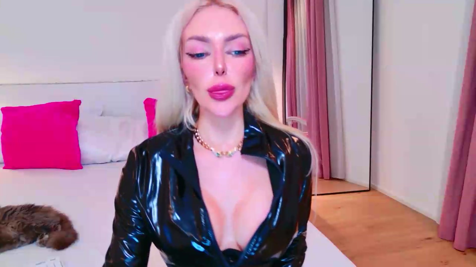 Gallery image thumbnail from Squirtly_Alex's myfreecams stream on, 08/05/2026, 22:19 image 10 of 20