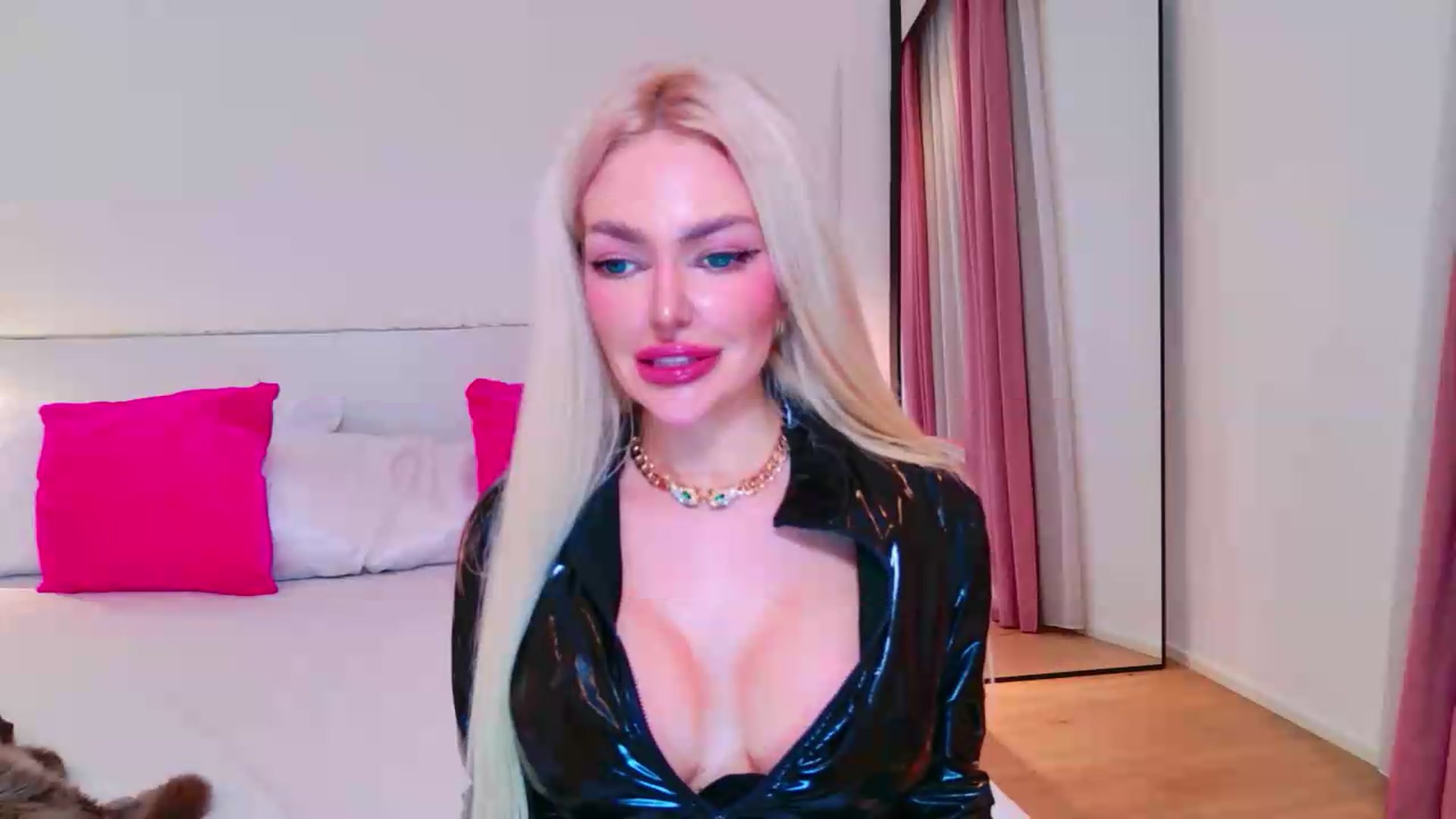 Gallery image thumbnail from Squirtly_Alex's myfreecams stream on, 08/05/2026, 22:19 image 16 of 20