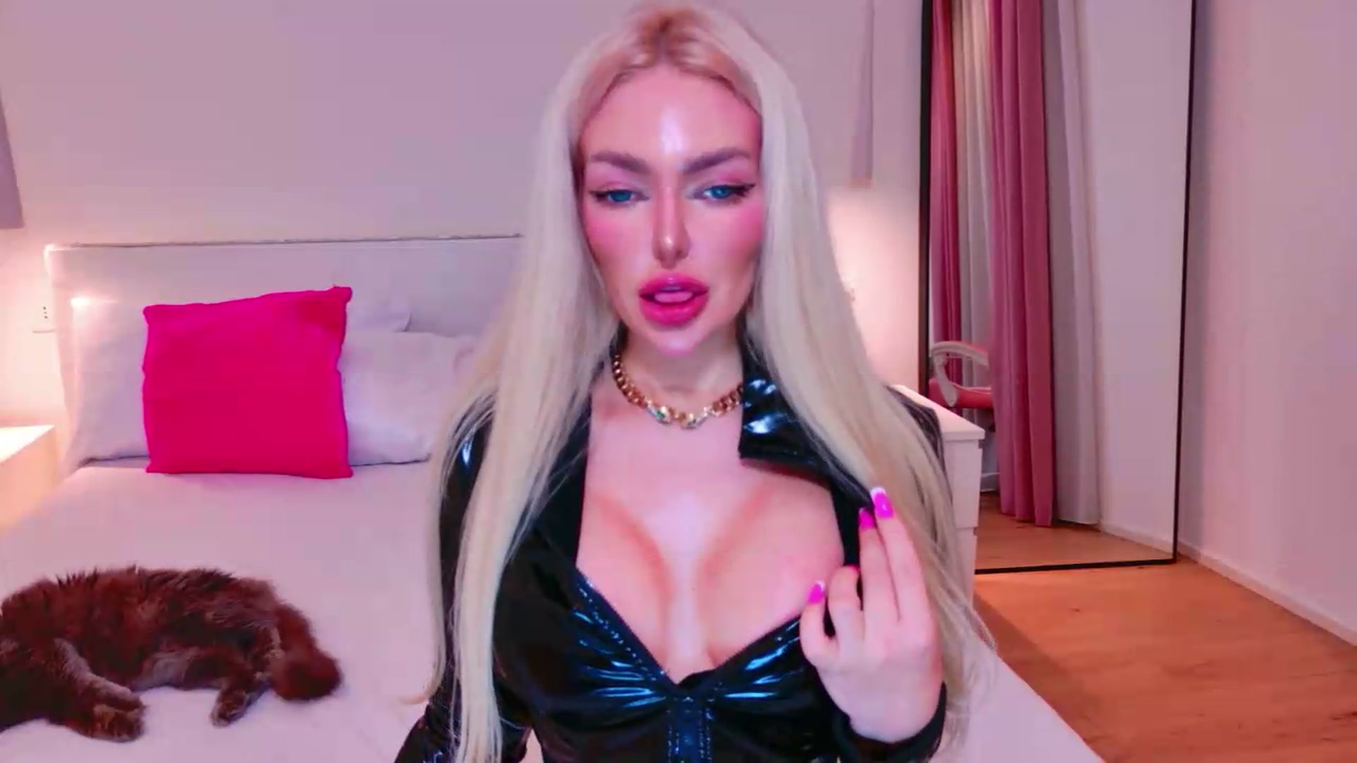 Gallery image thumbnail from Squirtly_Alex's myfreecams stream on, 08/05/2026, 22:19 image 2 of 20
