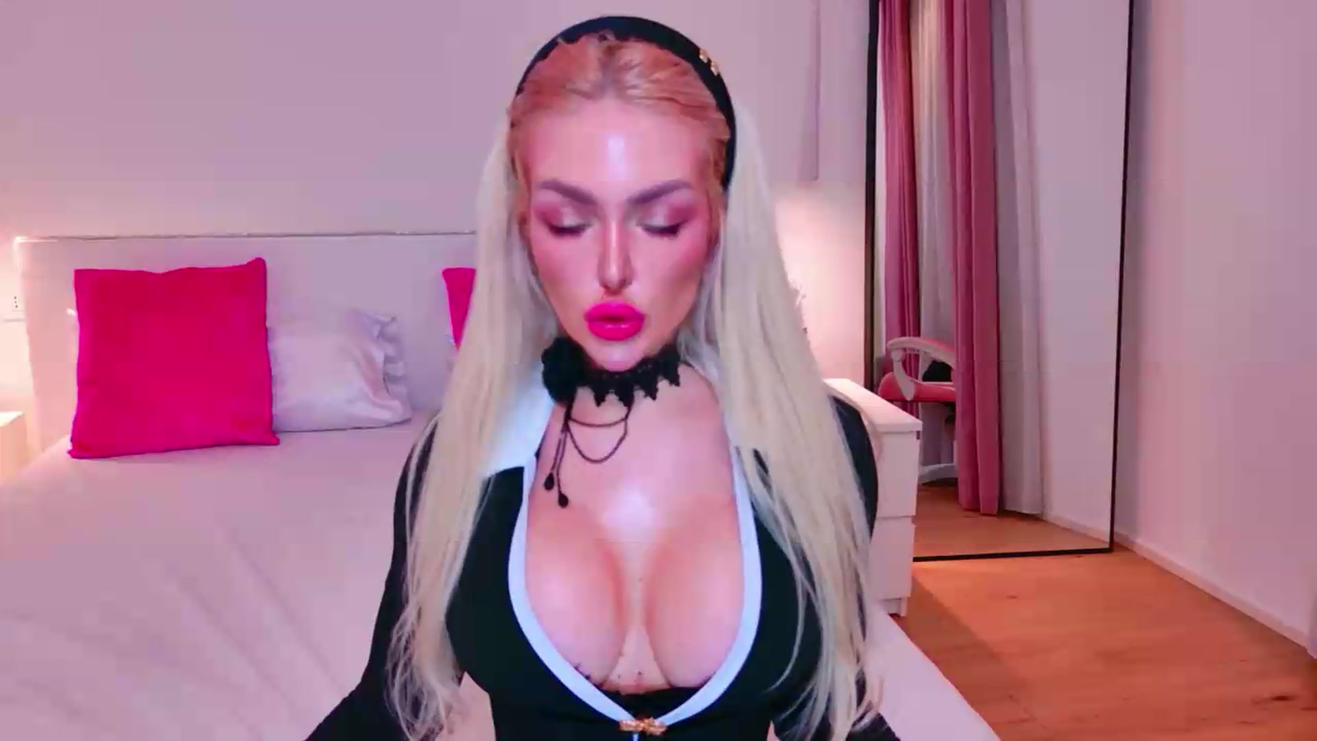 Gallery image thumbnail from Squirtly_Alex's myfreecams stream on, 08/06/2026, 18:15 image 17 of 20