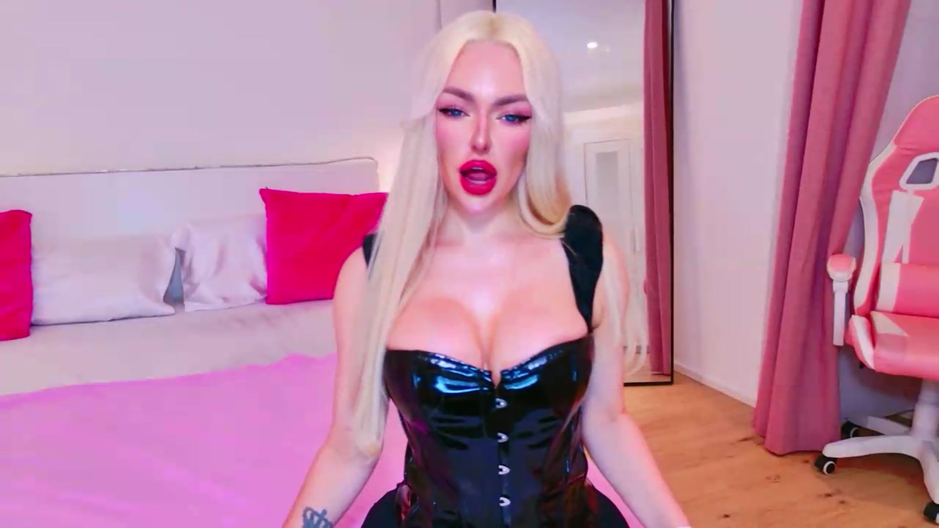 Gallery image thumbnail from Squirtly_Alex's myfreecams stream on, 08/16/2026, 20:13 image 5 of 20
