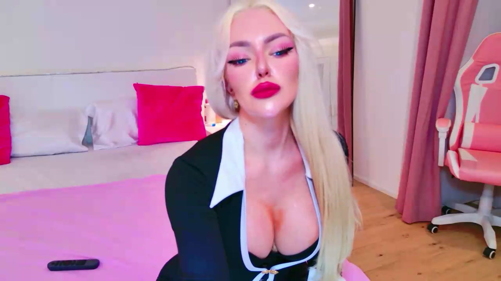 Gallery image thumbnail from Squirtly_Alex's myfreecams stream on, 08/16/2026, 20:13 image 19 of 20