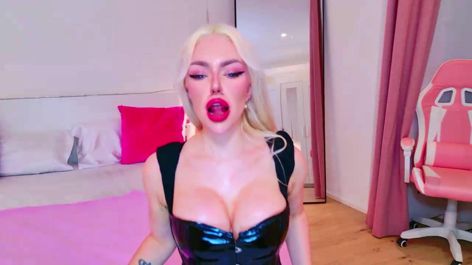 Gallery image thumbnail from Squirtly_Alex's myfreecams stream on, 08/16/2026, 20:13 image 7 of 20