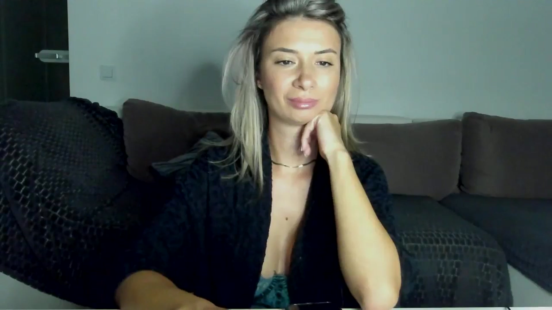 Gallery image thumbnail from SseCretA's myfreecams stream on, 04/18/2024, 05:13 image 15 of 20