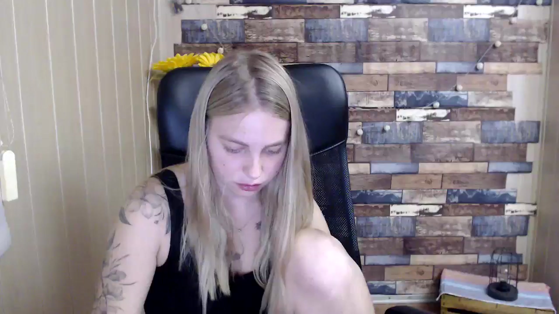 Gallery image thumbnail from SshyTeen's myfreecams stream on, 06/18/2024, 05:37 image 7 of 20