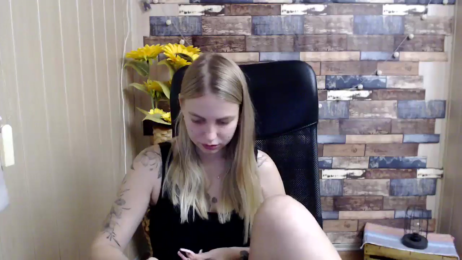 Gallery image thumbnail from SshyTeen's myfreecams stream on, 06/18/2024, 05:37 image 16 of 20