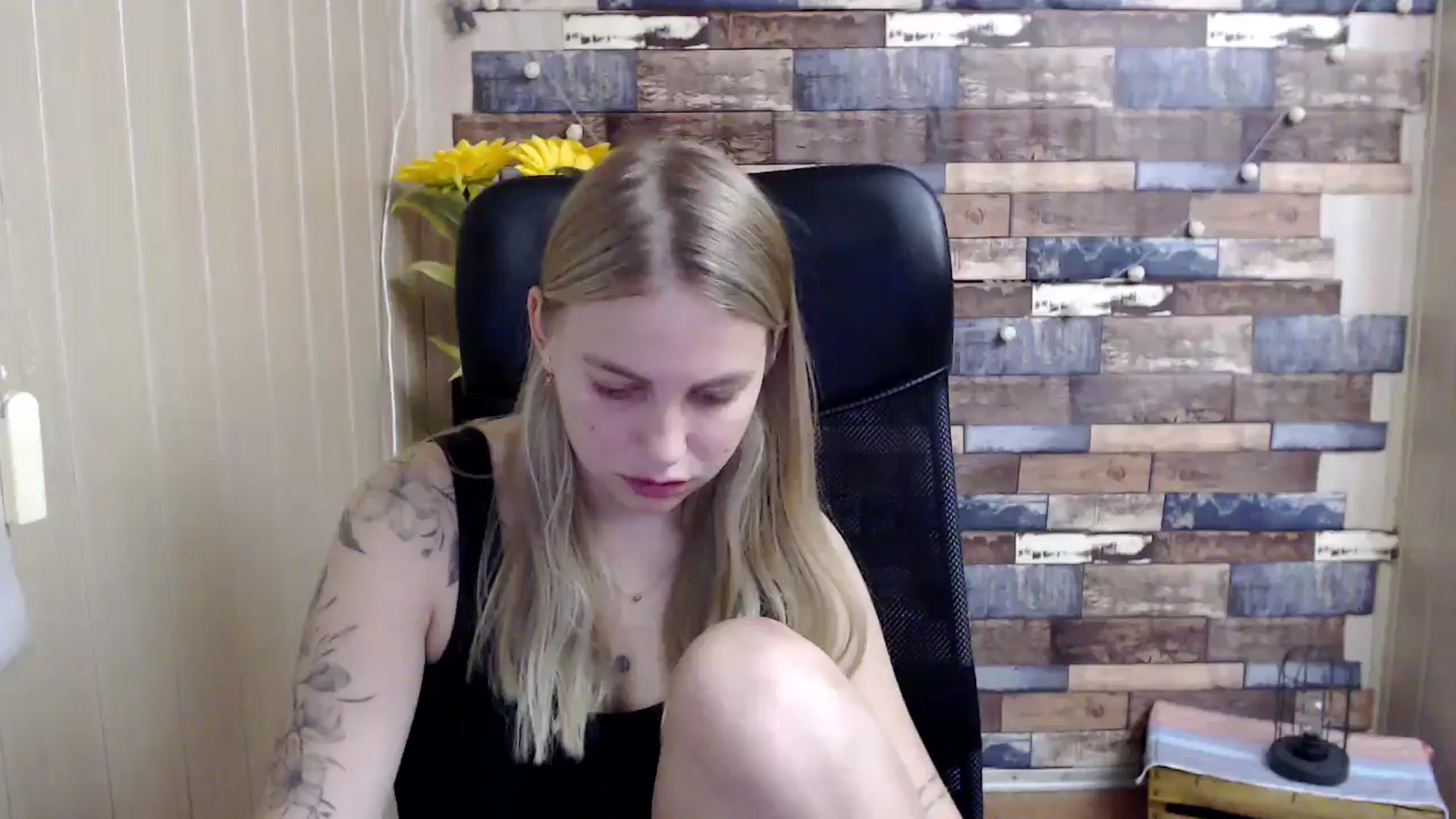 Gallery image thumbnail from SshyTeen's myfreecams stream on, 06/18/2024, 05:37 image 11 of 20