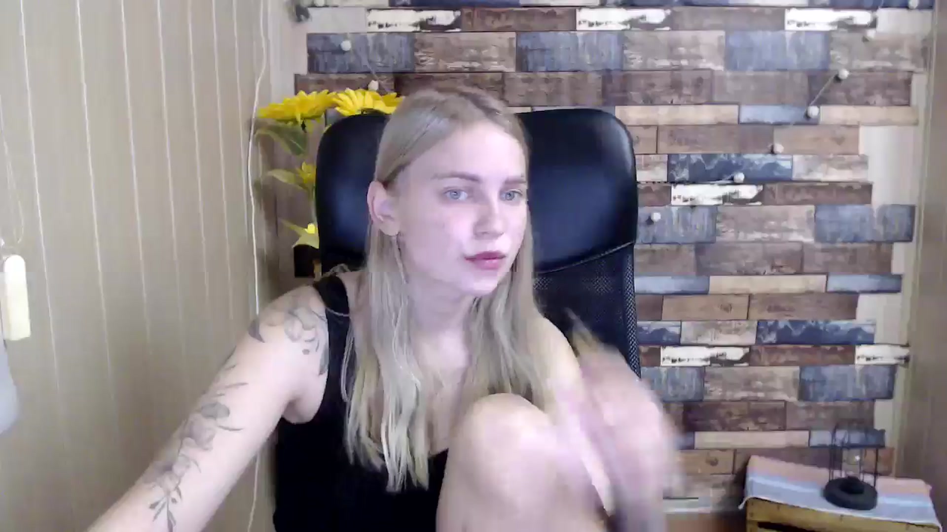 Gallery image thumbnail from SshyTeen's myfreecams stream on, 06/18/2024, 05:37 image 13 of 20