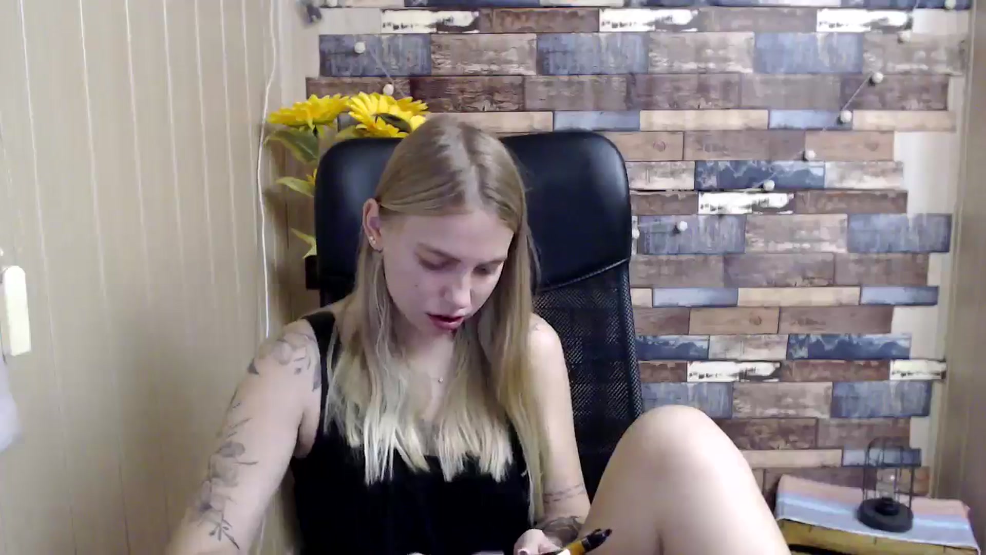 Gallery image thumbnail from SshyTeen's myfreecams stream on, 06/18/2024, 05:37 image 17 of 20