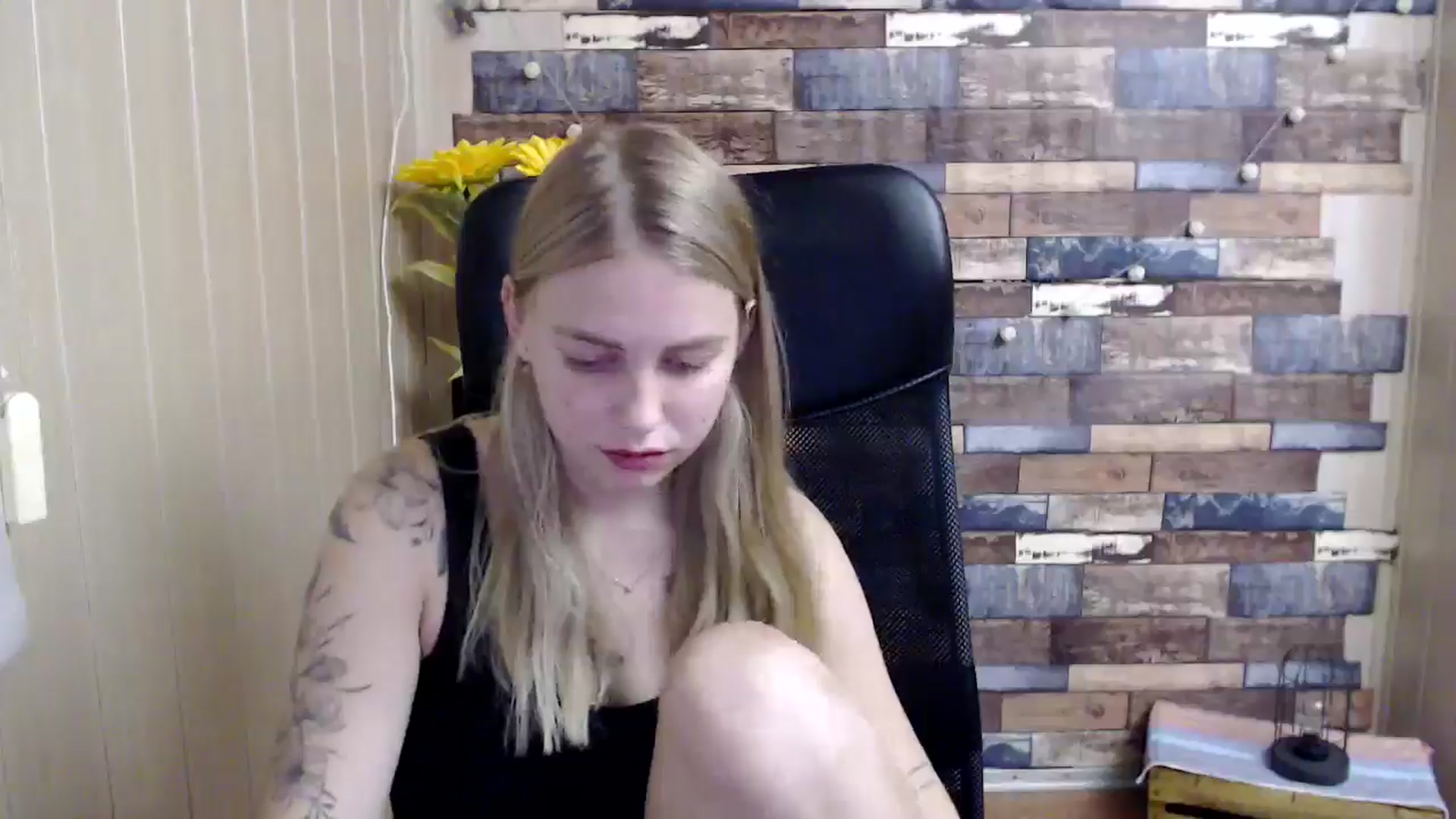 Gallery image thumbnail from SshyTeen's myfreecams stream on, 06/18/2024, 05:37 image 8 of 20