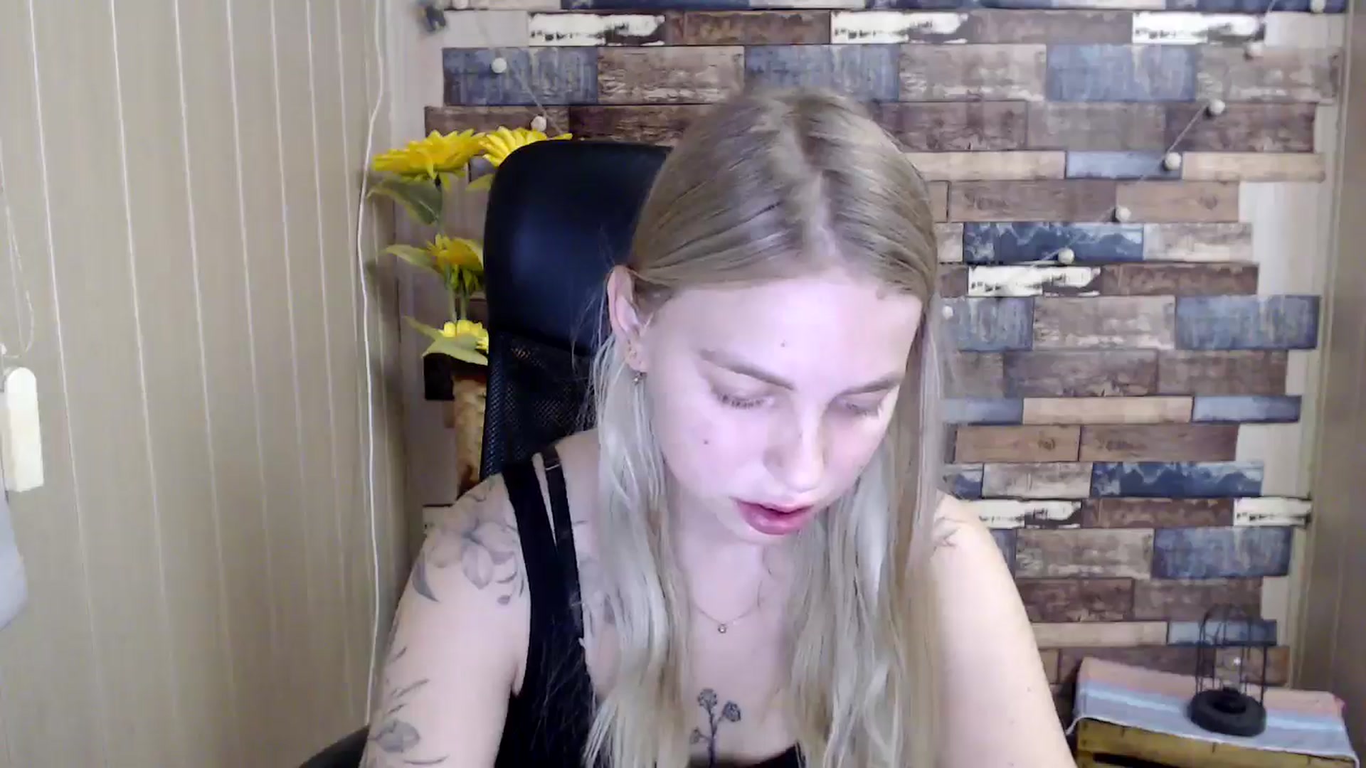 Gallery image thumbnail from SshyTeen's myfreecams stream on, 06/18/2024, 05:37 image 4 of 20