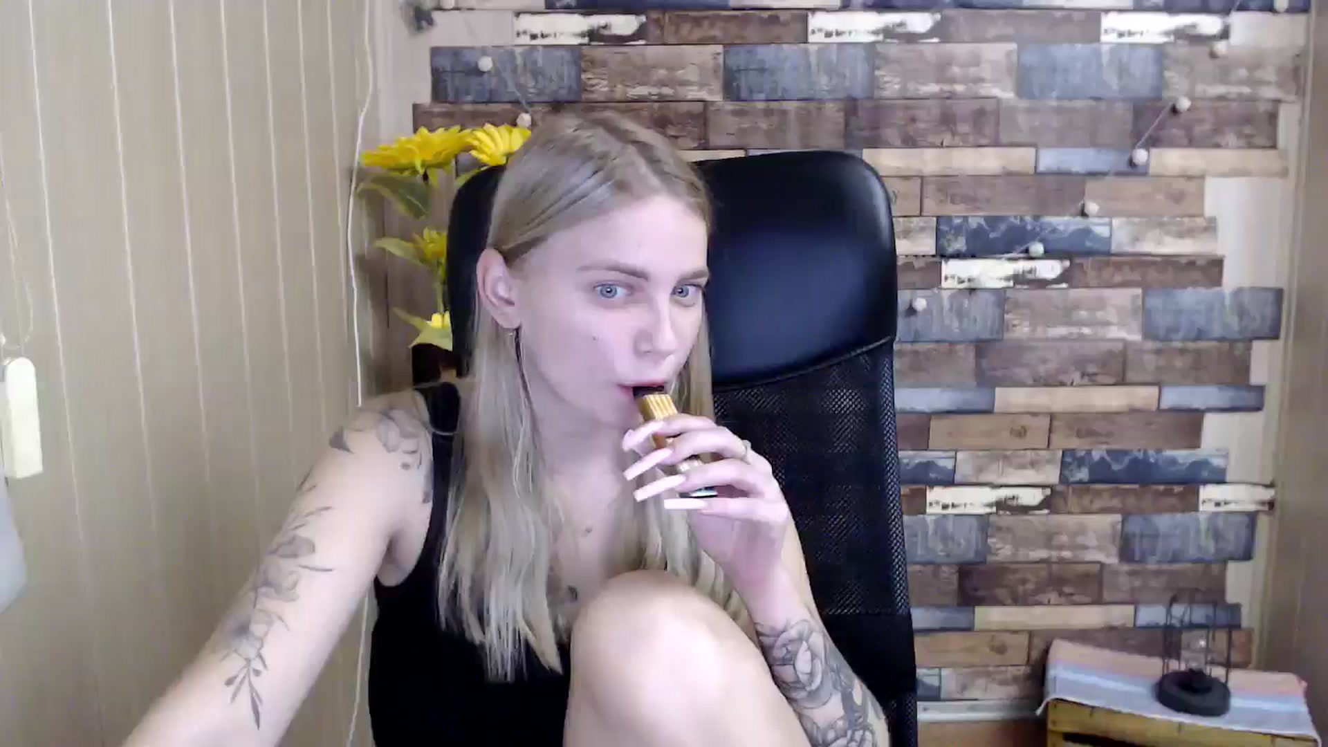 Gallery image thumbnail from SshyTeen's myfreecams stream on, 06/18/2024, 05:37 image 12 of 20