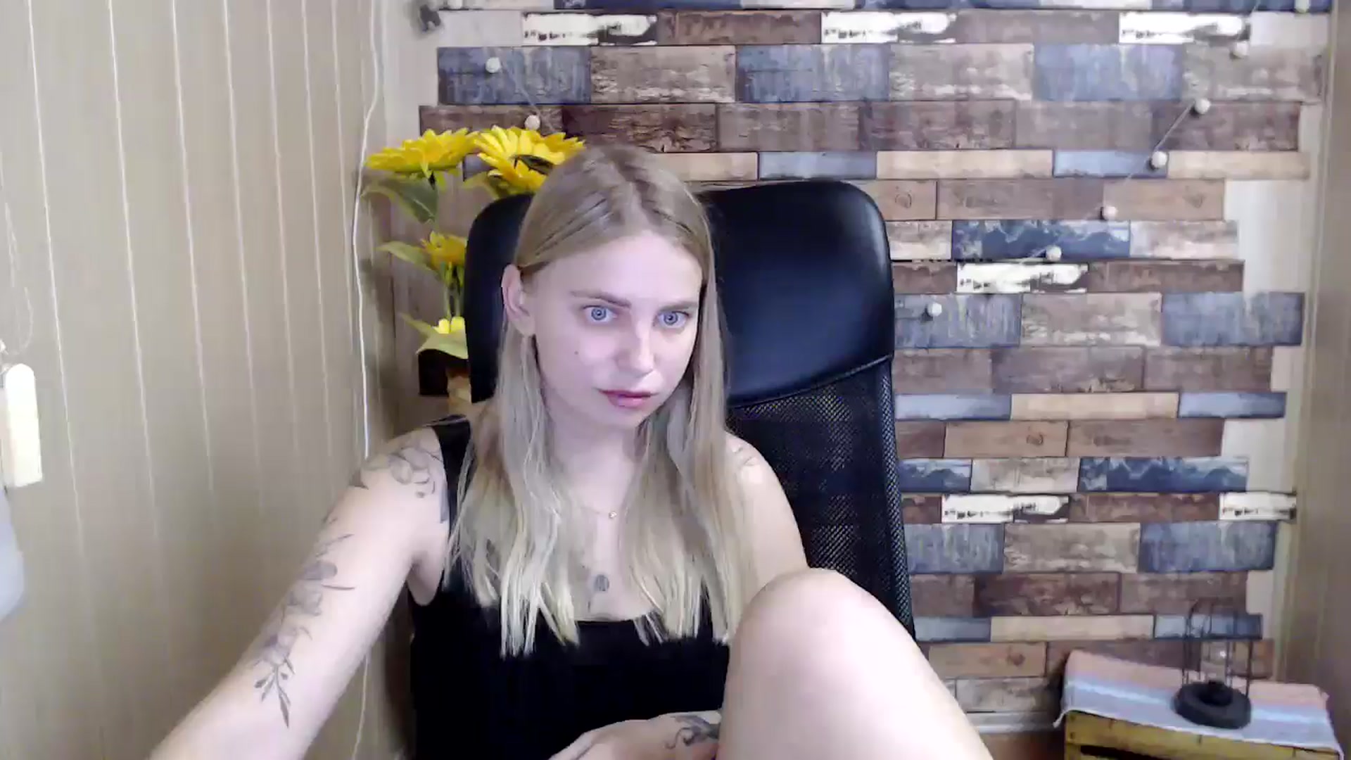 Gallery image thumbnail from SshyTeen's myfreecams stream on, 06/18/2024, 05:37 image 15 of 20