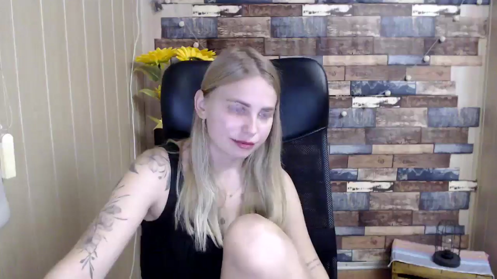 Gallery image thumbnail from SshyTeen's myfreecams stream on, 06/18/2024, 05:37 image 14 of 20