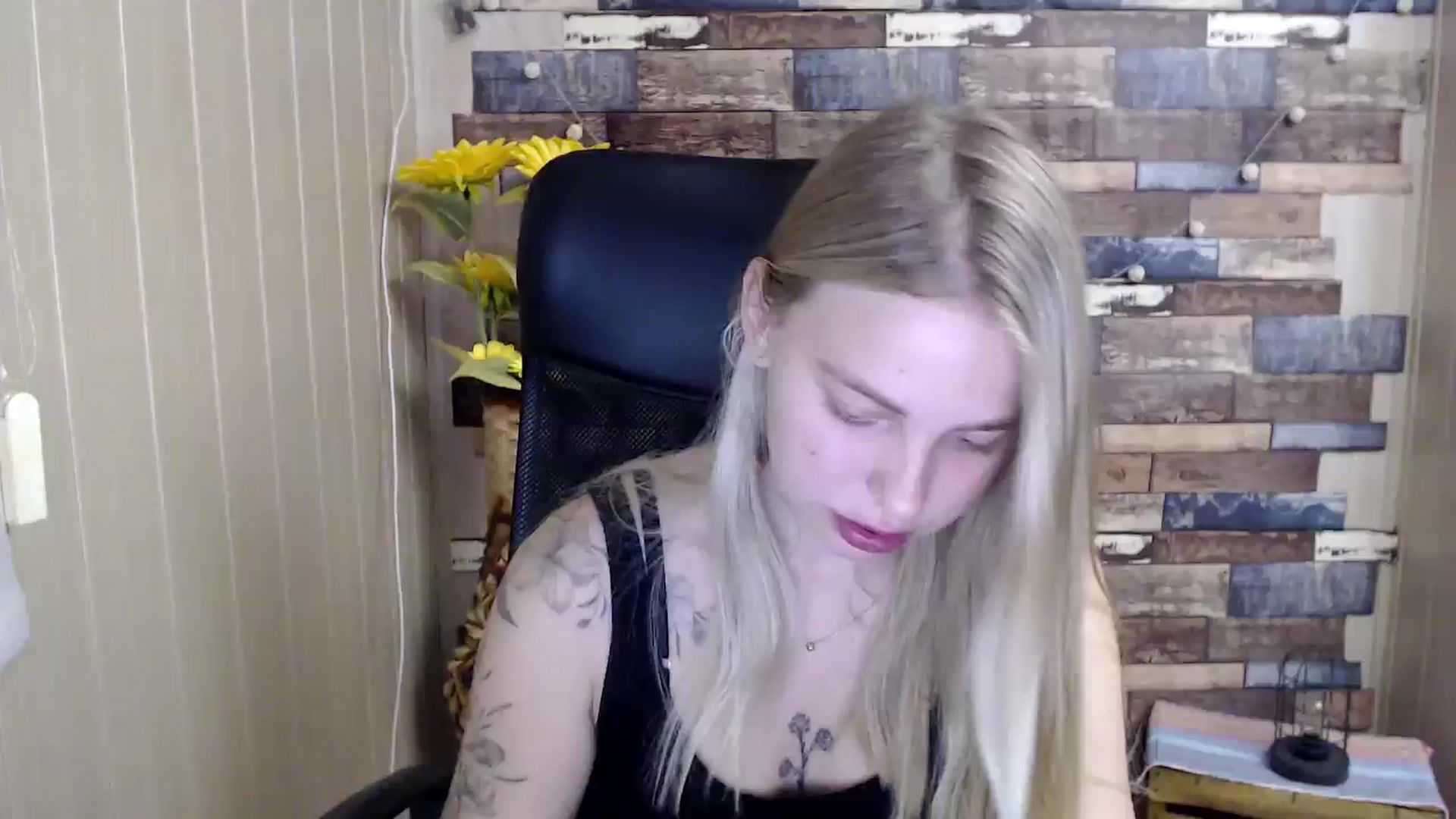 Gallery image thumbnail from SshyTeen's myfreecams stream on, 06/18/2024, 05:37 image 2 of 20
